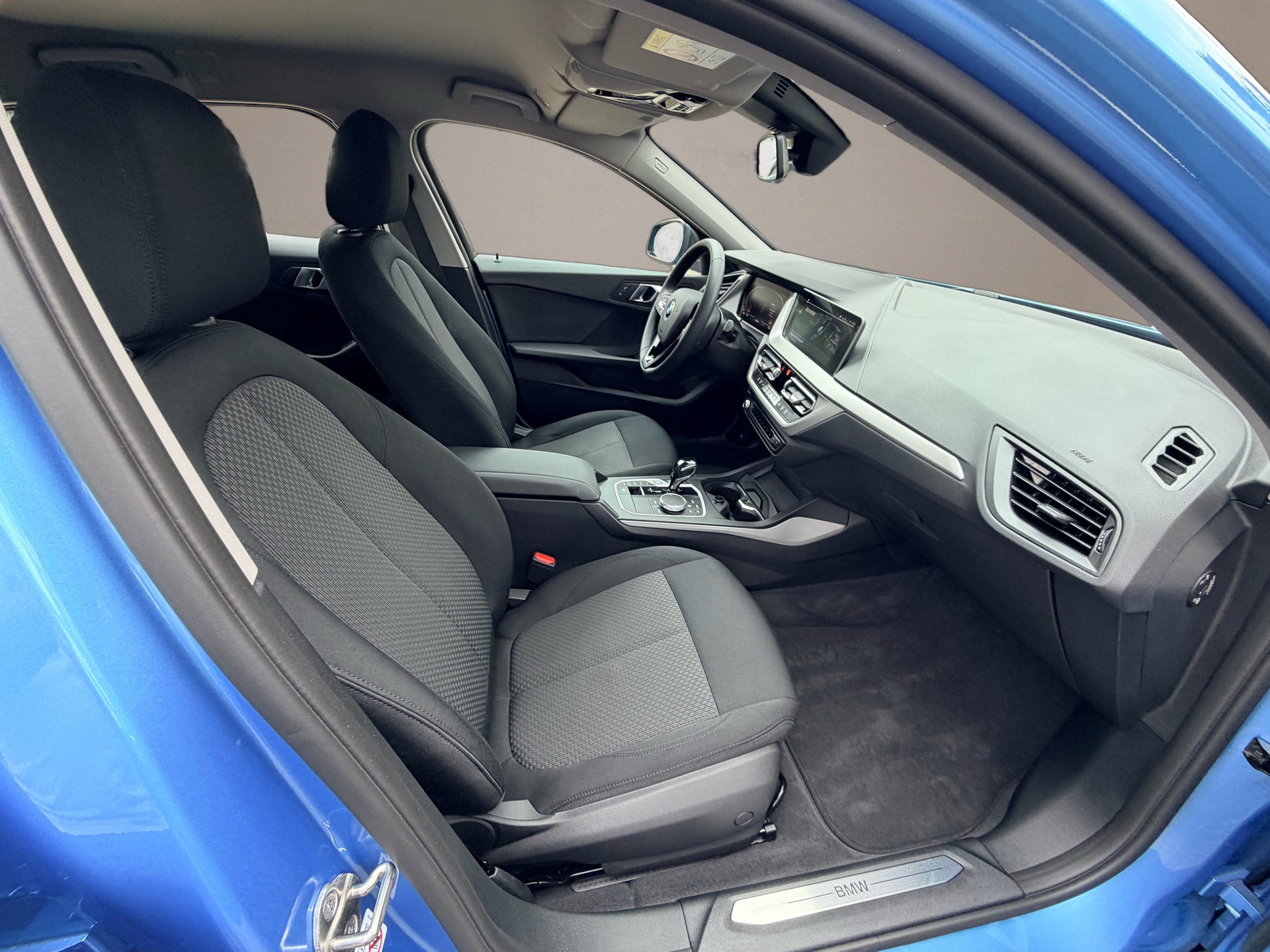 BMW 118i Steptronic-image-8