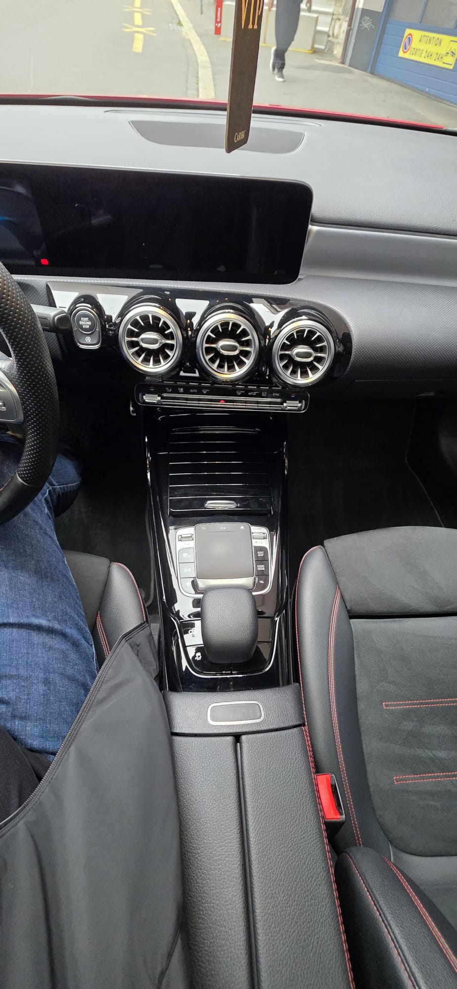 MERCEDES-BENZ A 35 AMG 4Matic Speedshift-image-7