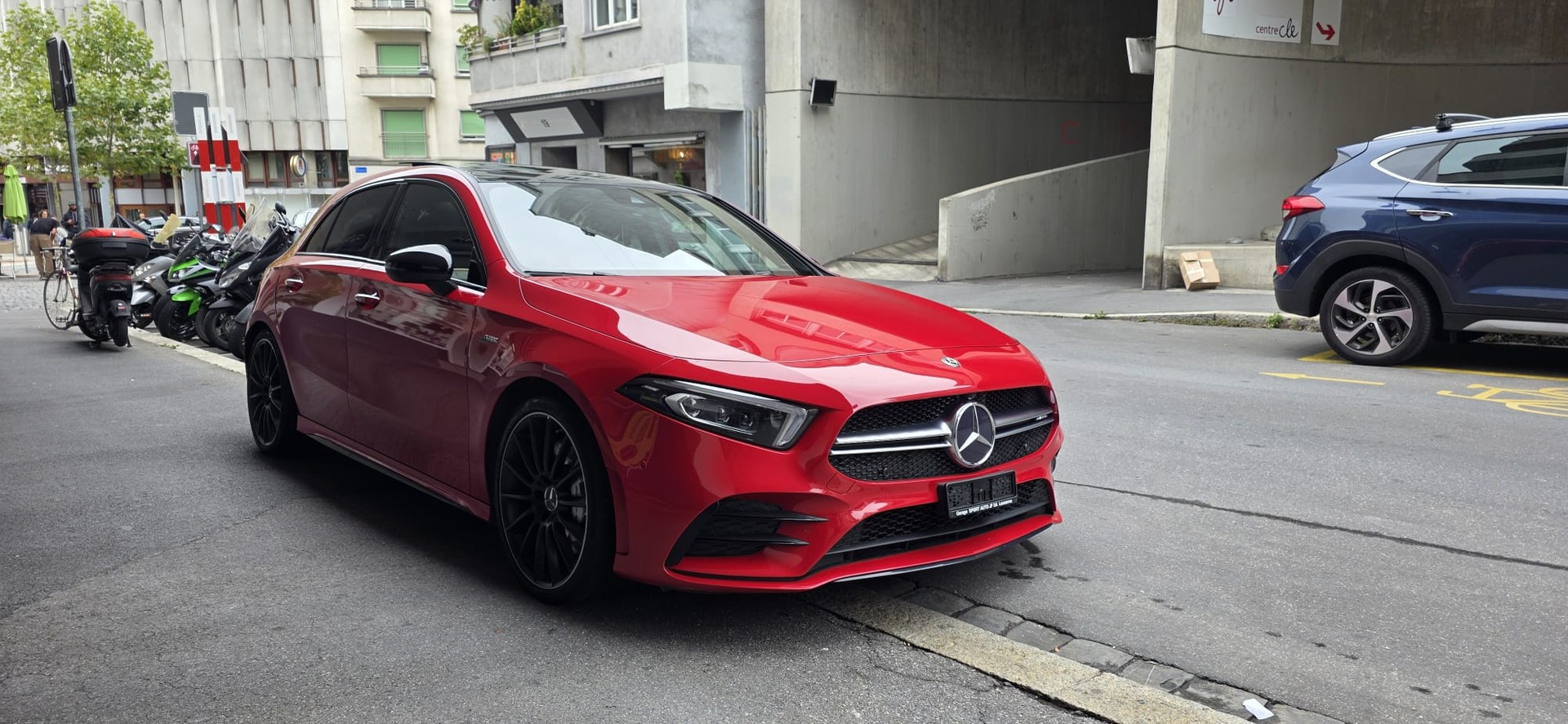 MERCEDES-BENZ A 35 AMG 4Matic Speedshift-image-2