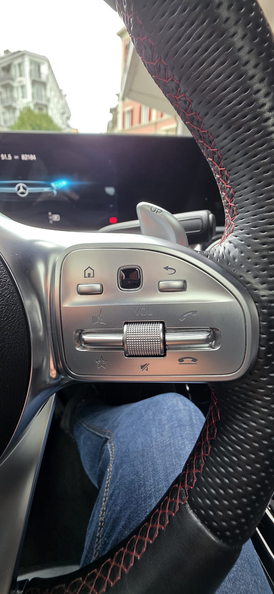 MERCEDES-BENZ A 35 AMG 4Matic Speedshift-image-11