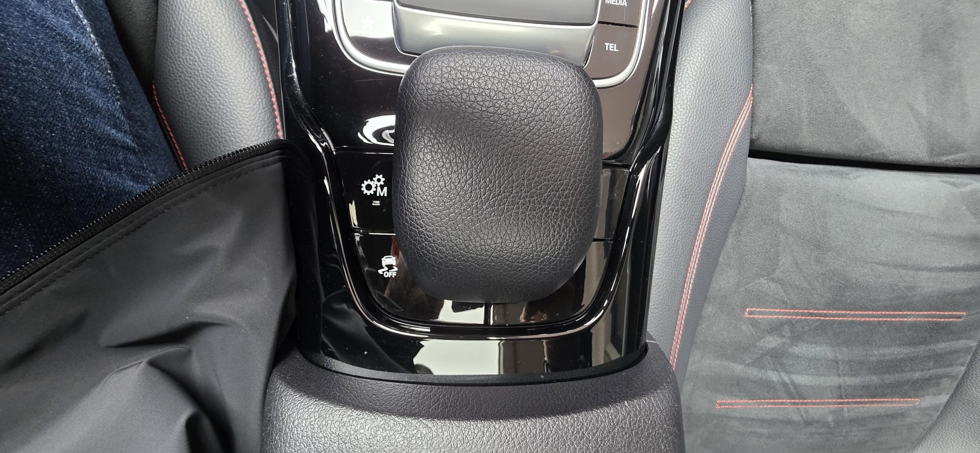 MERCEDES-BENZ A 35 AMG 4Matic Speedshift-image-17