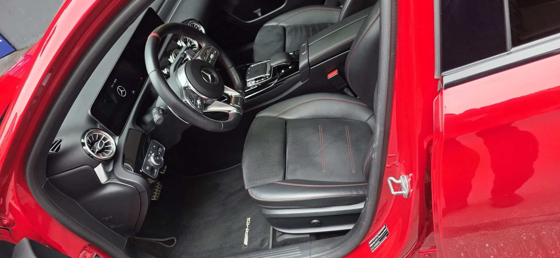 MERCEDES-BENZ A 35 AMG 4Matic Speedshift-image-5