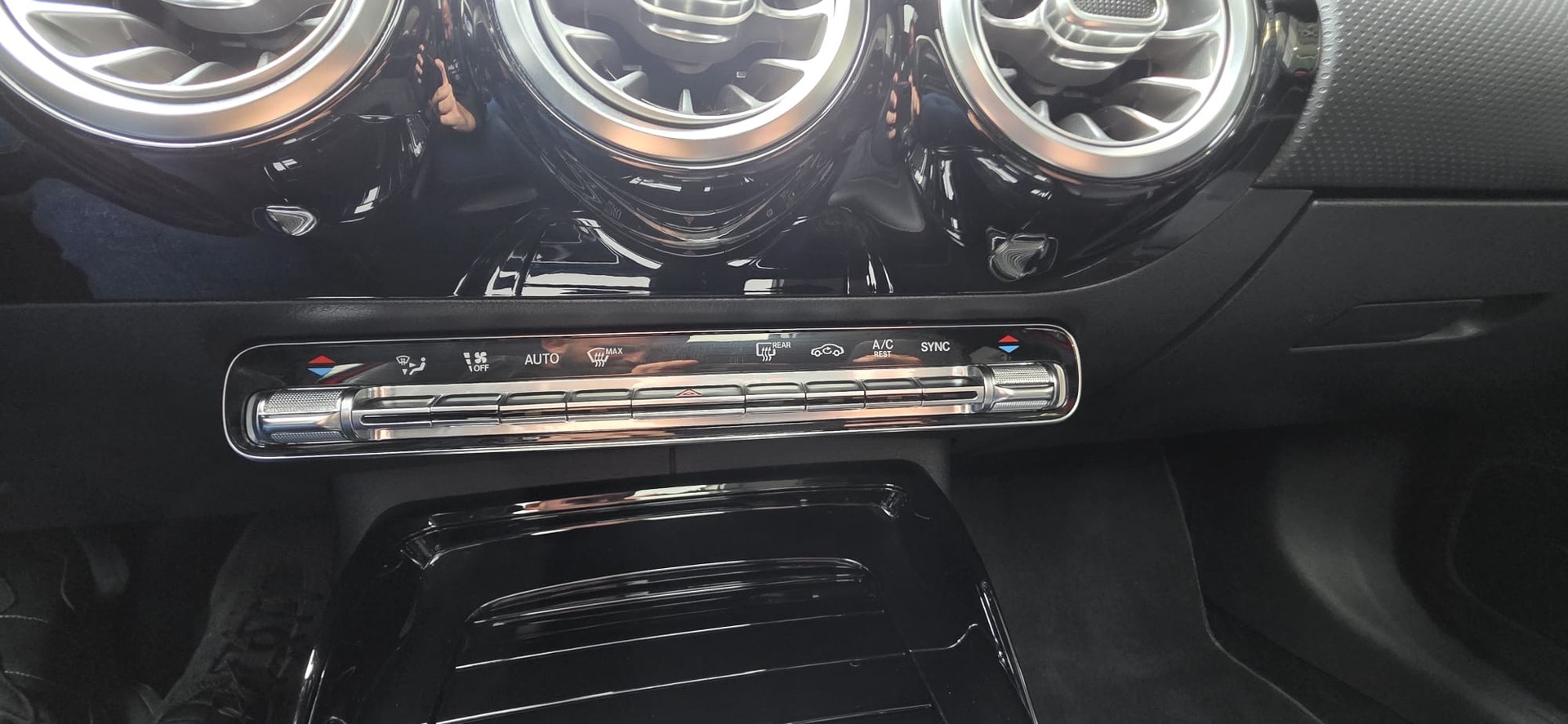 MERCEDES-BENZ A 35 AMG 4Matic Speedshift-image-14