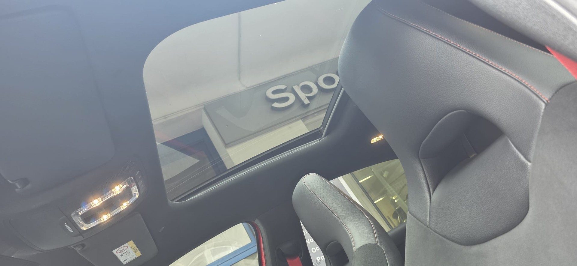 MERCEDES-BENZ A 35 AMG 4Matic Speedshift-image-6