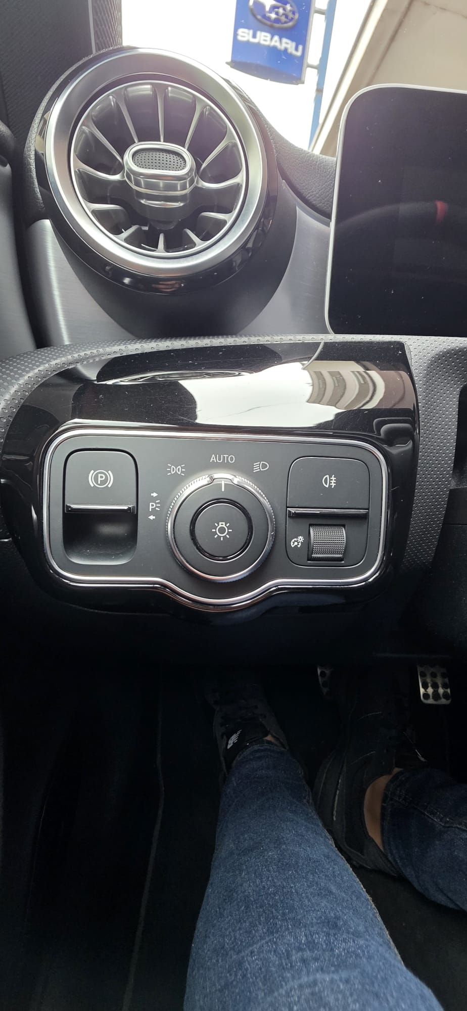 MERCEDES-BENZ A 35 AMG 4Matic Speedshift-image-12