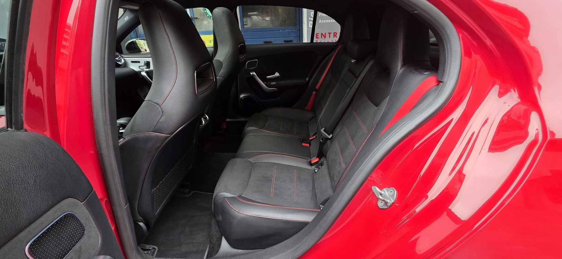 MERCEDES-BENZ A 35 AMG 4Matic Speedshift-image-19