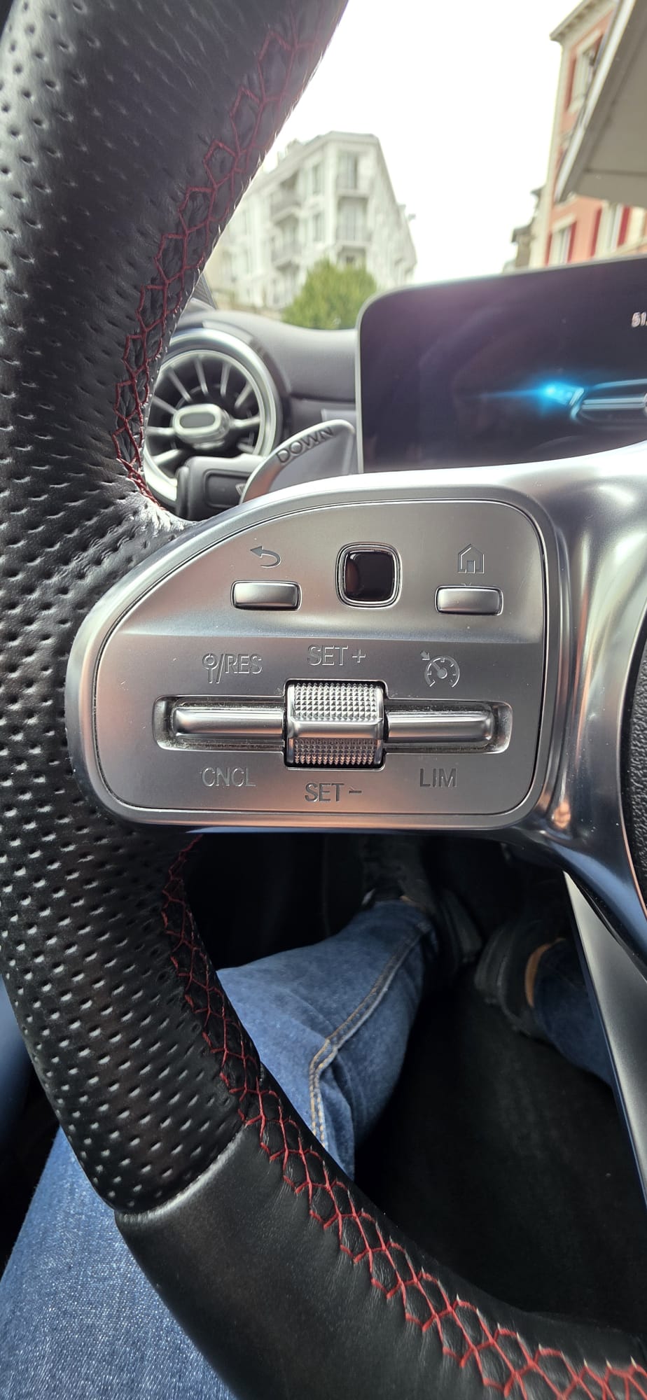 MERCEDES-BENZ A 35 AMG 4Matic Speedshift-image-10