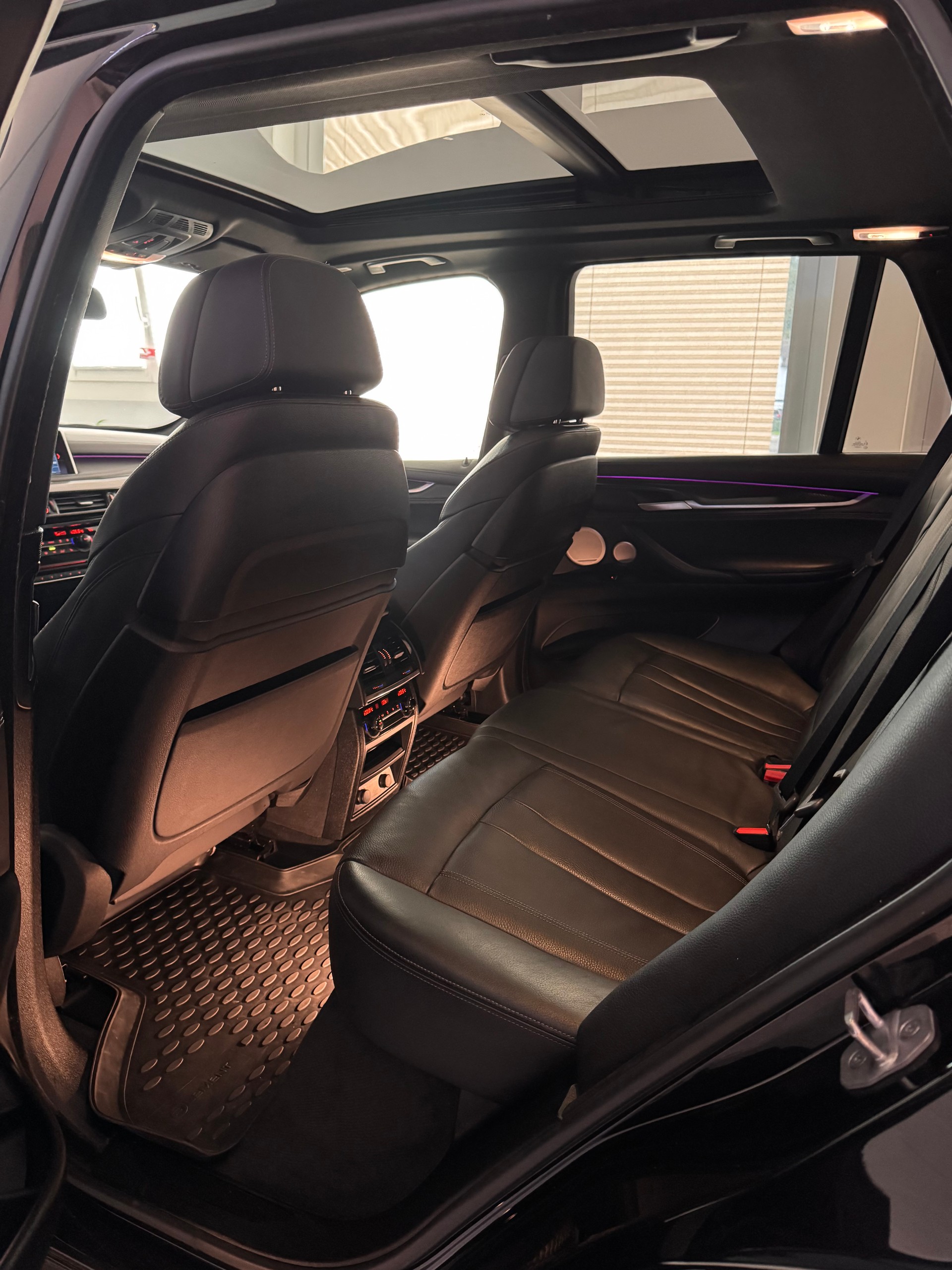 BMW X5 xDrive M50d Steptronic*CH-Fahrzeug*Panoramadach*AHK elektrisch *-image-9