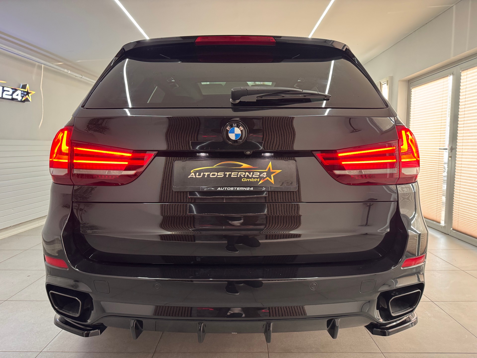 BMW X5 xDrive M50d Steptronic*CH-Fahrzeug*Panoramadach*AHK elektrisch *-image-3