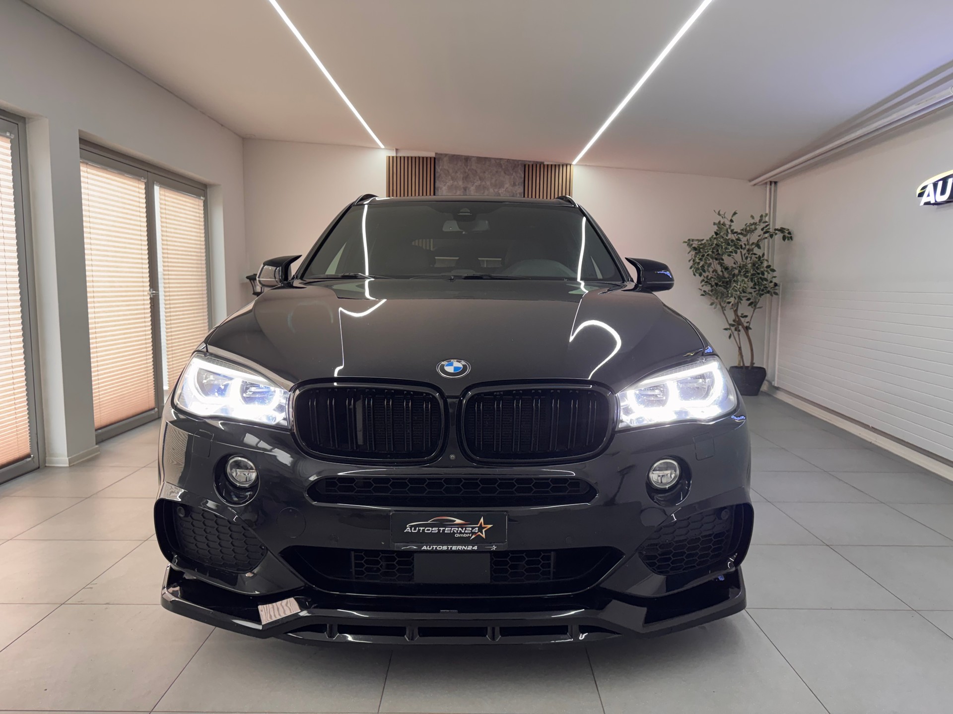 BMW X5 xDrive M50d Steptronic*CH-Fahrzeug*Panoramadach*AHK elektrisch *-image-2