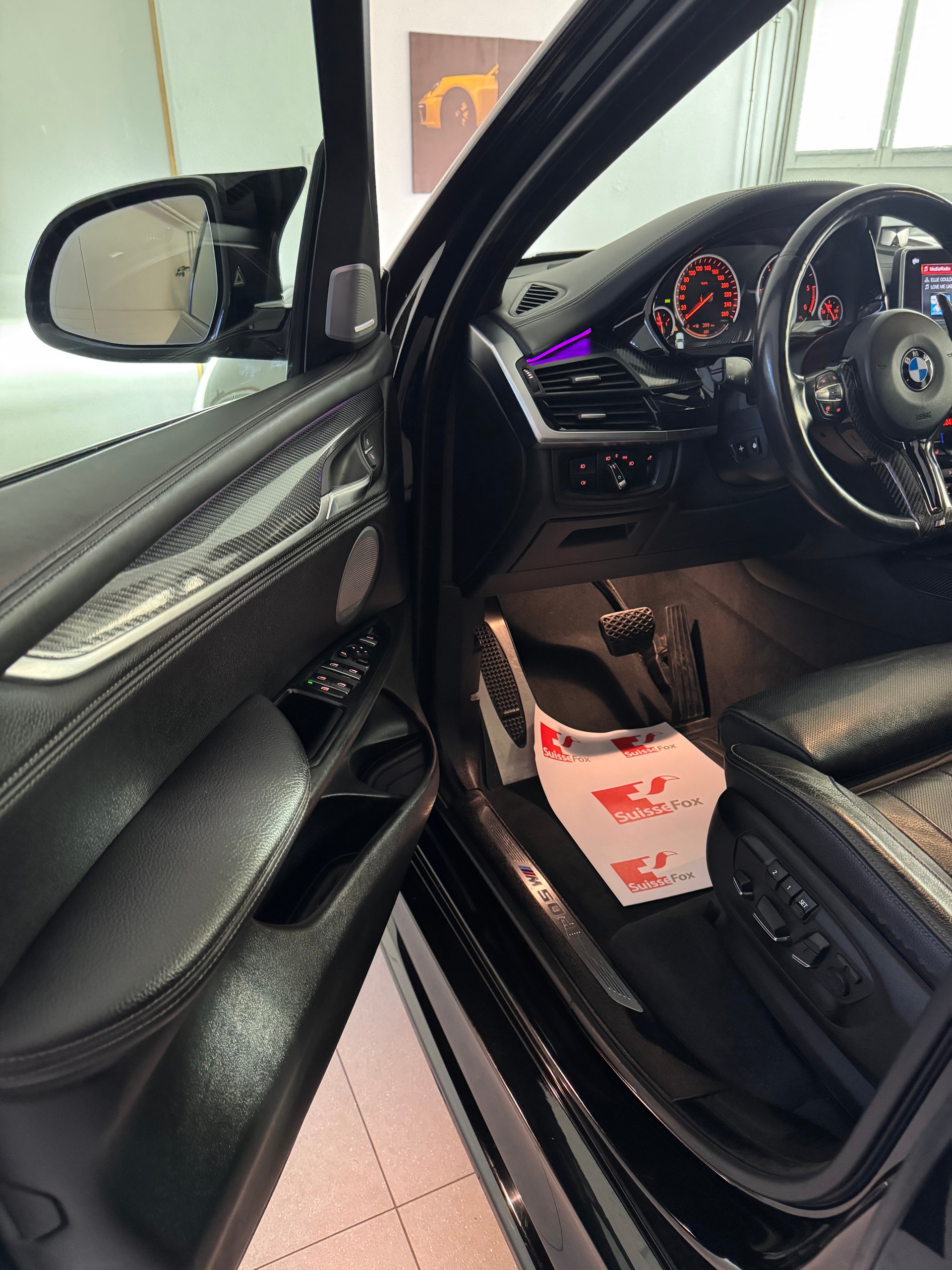 BMW X5 xDrive M50d Steptronic*CH-Fahrzeug*Panoramadach*AHK elektrisch *-image-8