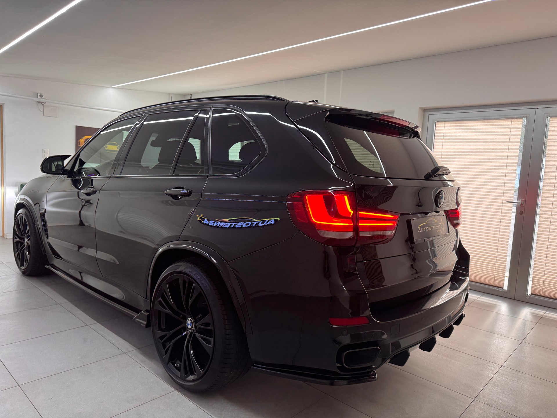 BMW X5 xDrive M50d Steptronic*CH-Fahrzeug*Panoramadach*AHK elektrisch *-image-5