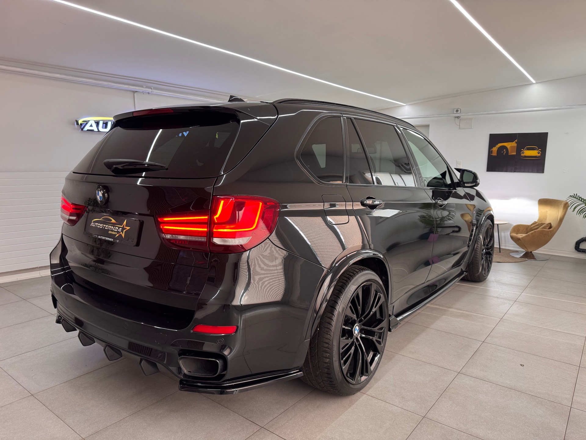 BMW X5 xDrive M50d Steptronic*CH-Fahrzeug*Panoramadach*AHK elektrisch *-image-4