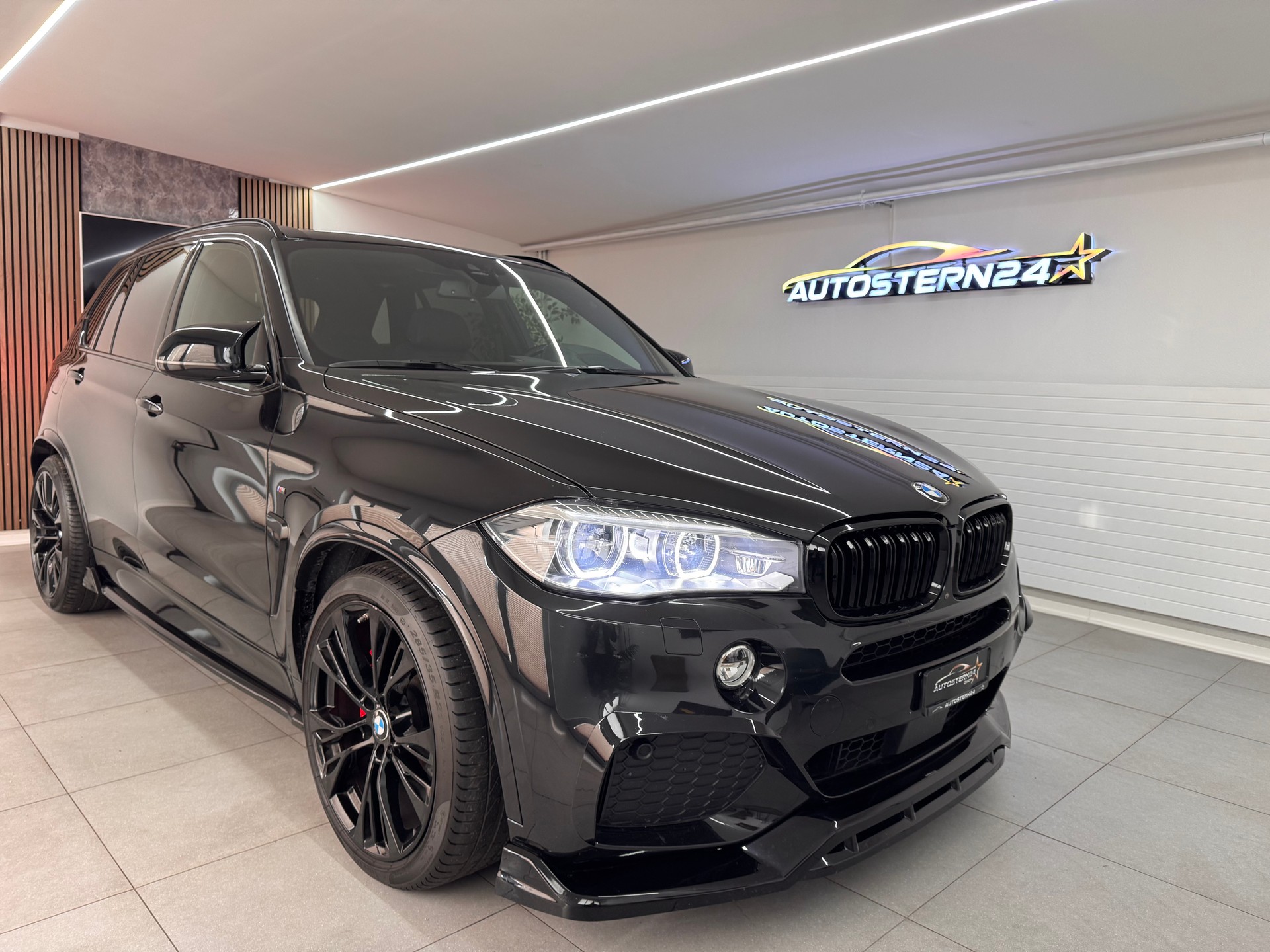 BMW X5 xDrive M50d Steptronic*CH-Fahrzeug*Panoramadach*AHK elektrisch *-image-1