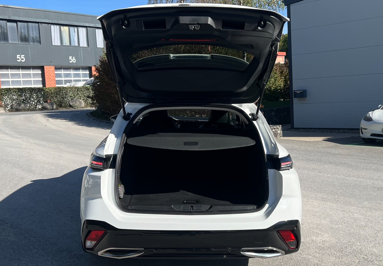 PEUGEOT 308 SW 1.5 BlueHDI Allure Pack EAT8-image-15