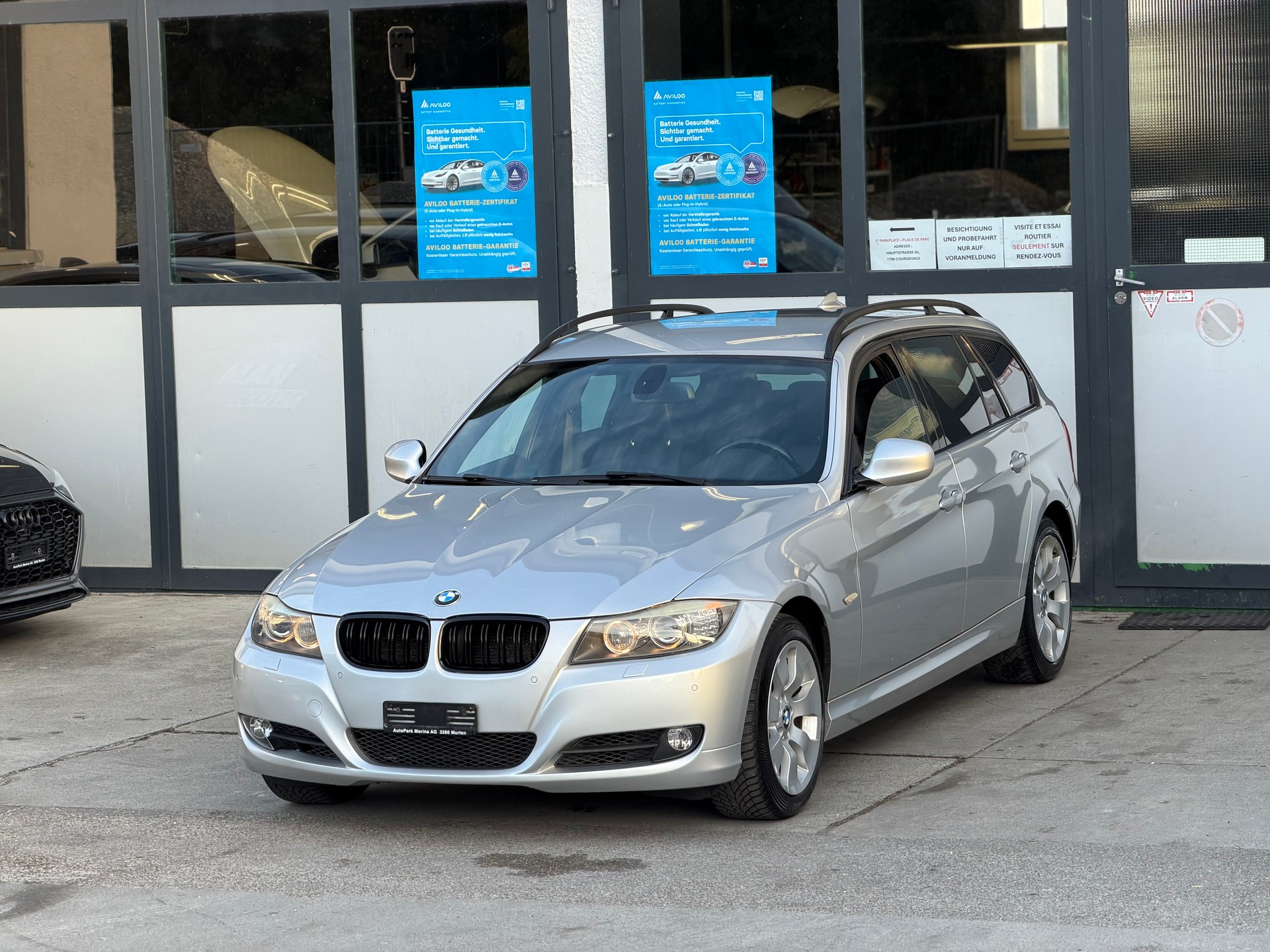 BMW 330i xDrive Touring Steptronic-image-0