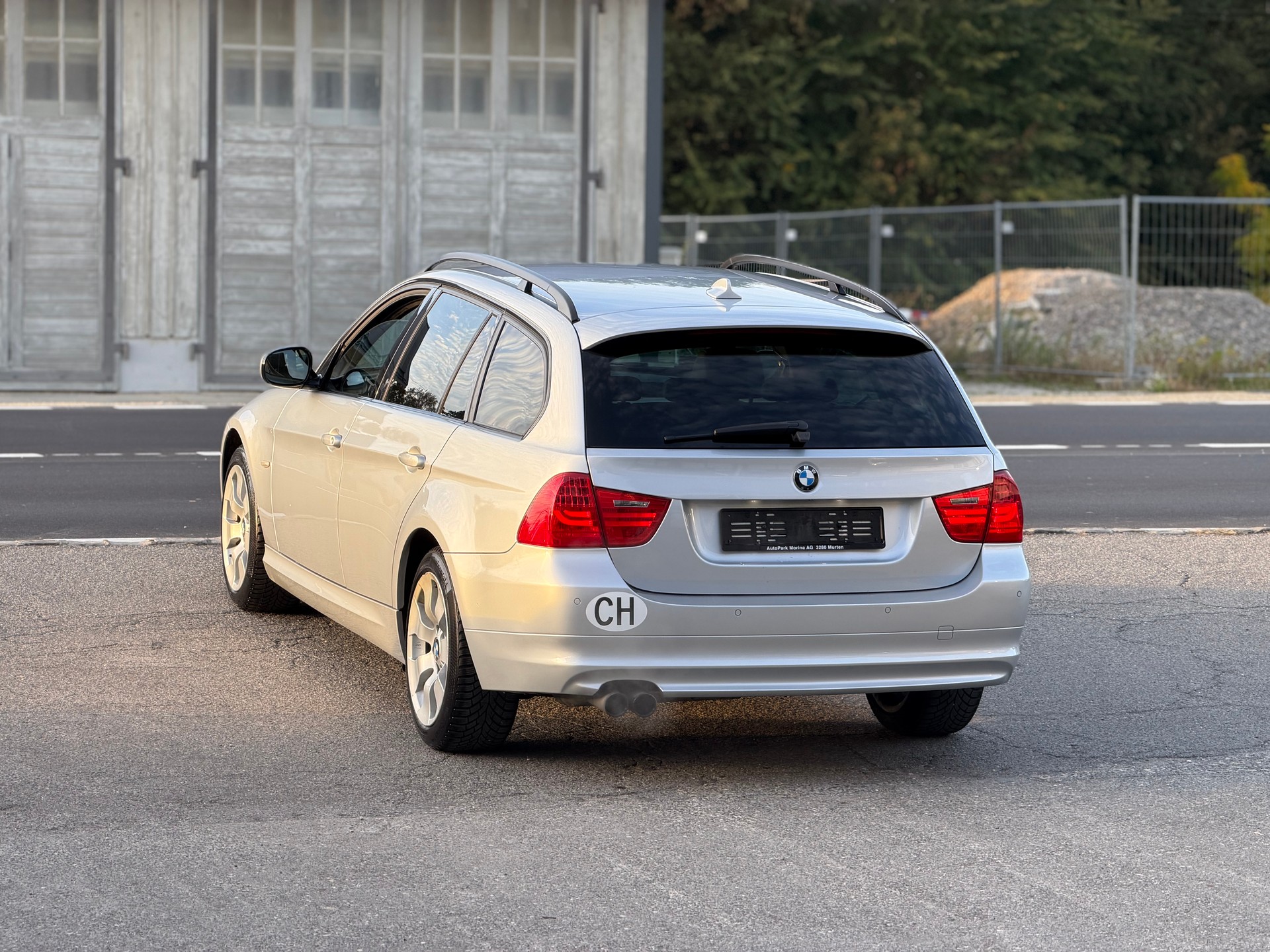 BMW 330i xDrive Touring Steptronic-image-4