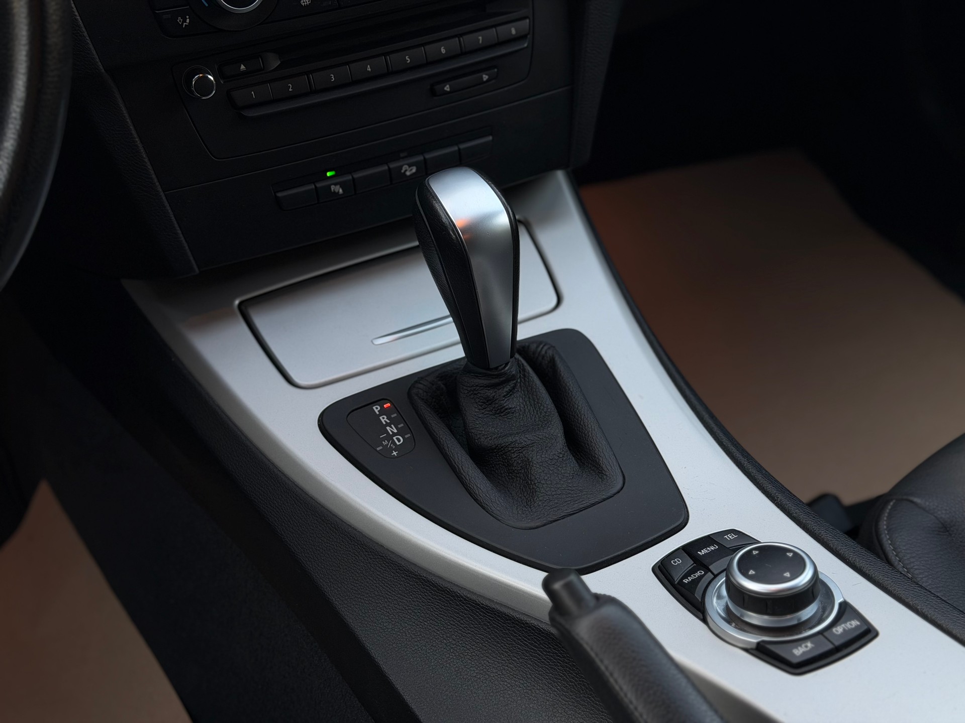 BMW 330i xDrive Touring Steptronic-image-12