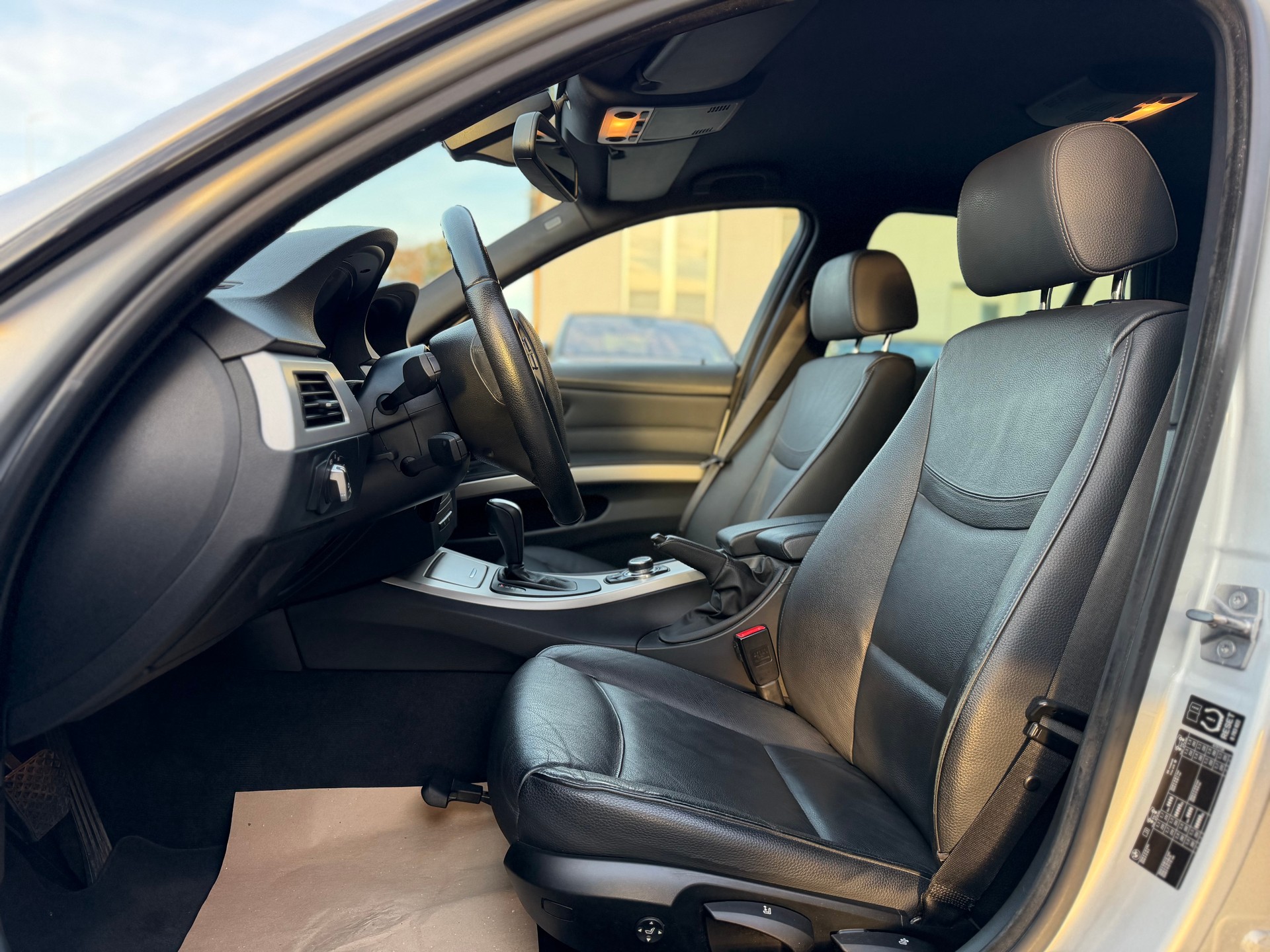 BMW 330i xDrive Touring Steptronic-image-5