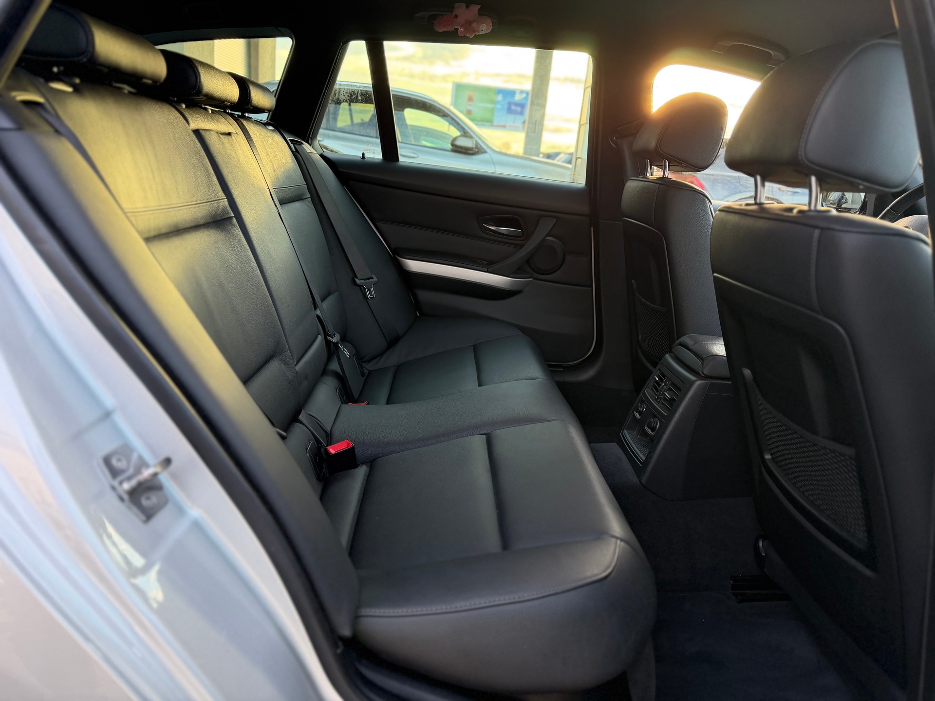 BMW 330i xDrive Touring Steptronic-image-8