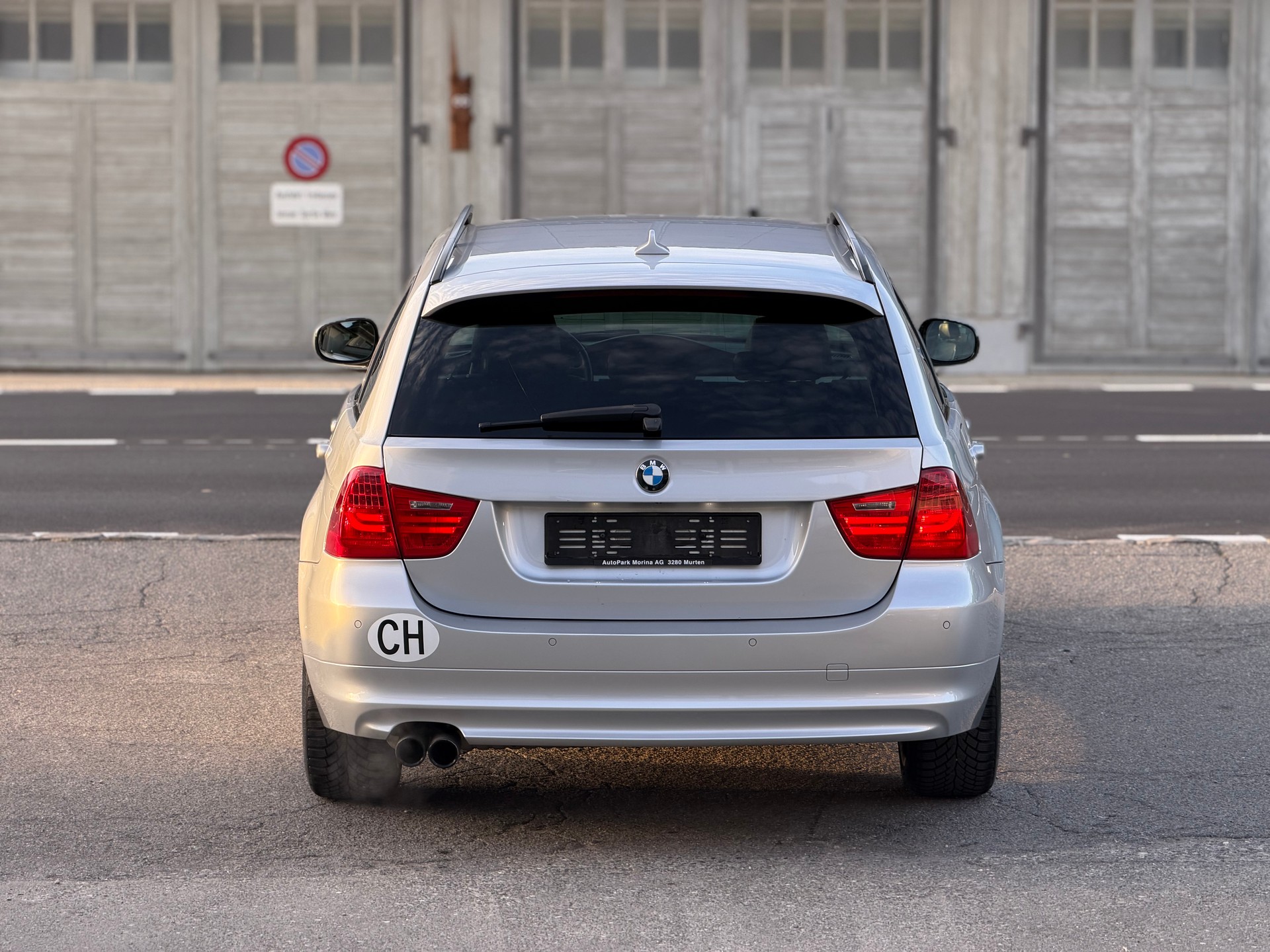 BMW 330i xDrive Touring Steptronic-image-3
