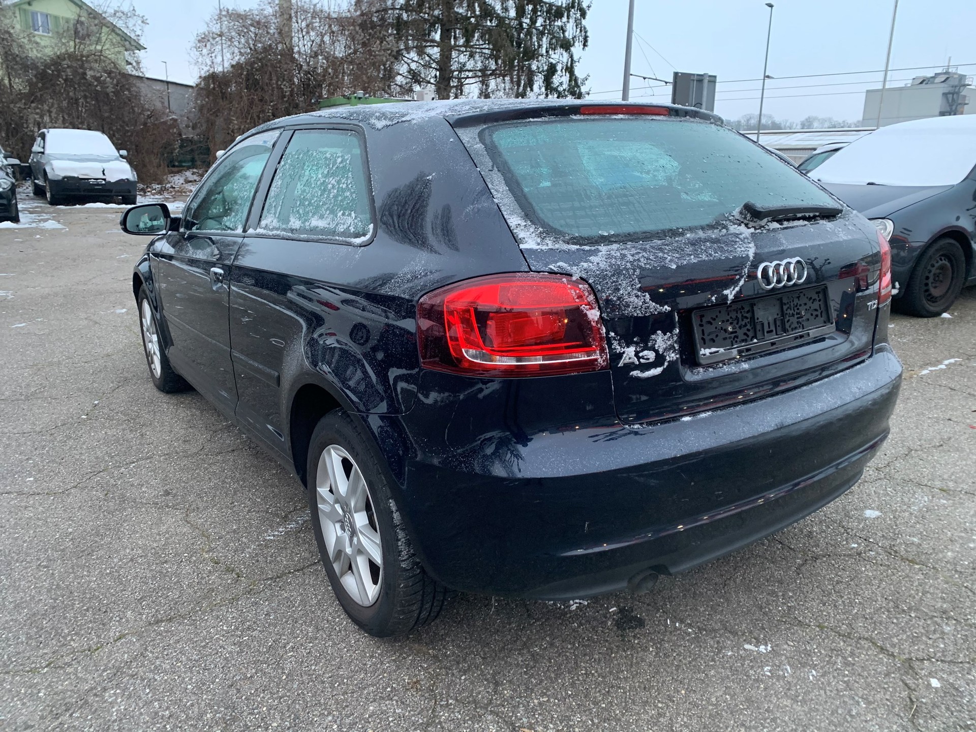 AUDI A3 1.6 TDI Attraction-image-3