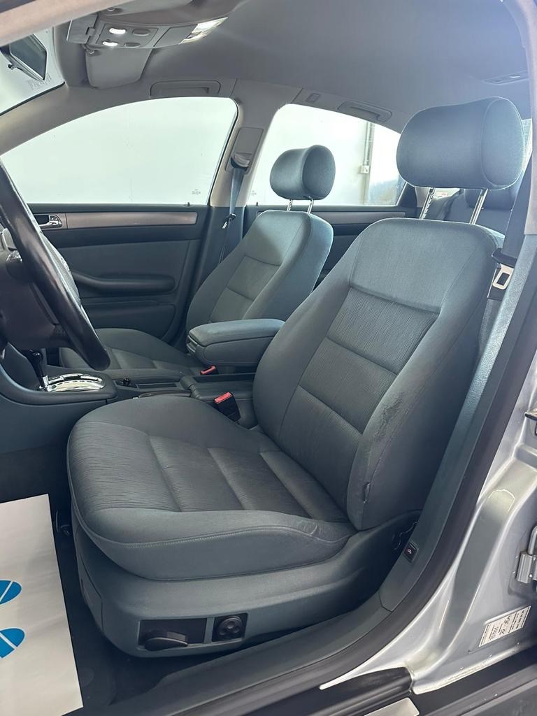 AUDI A6 2.4 Ambiente-image-11