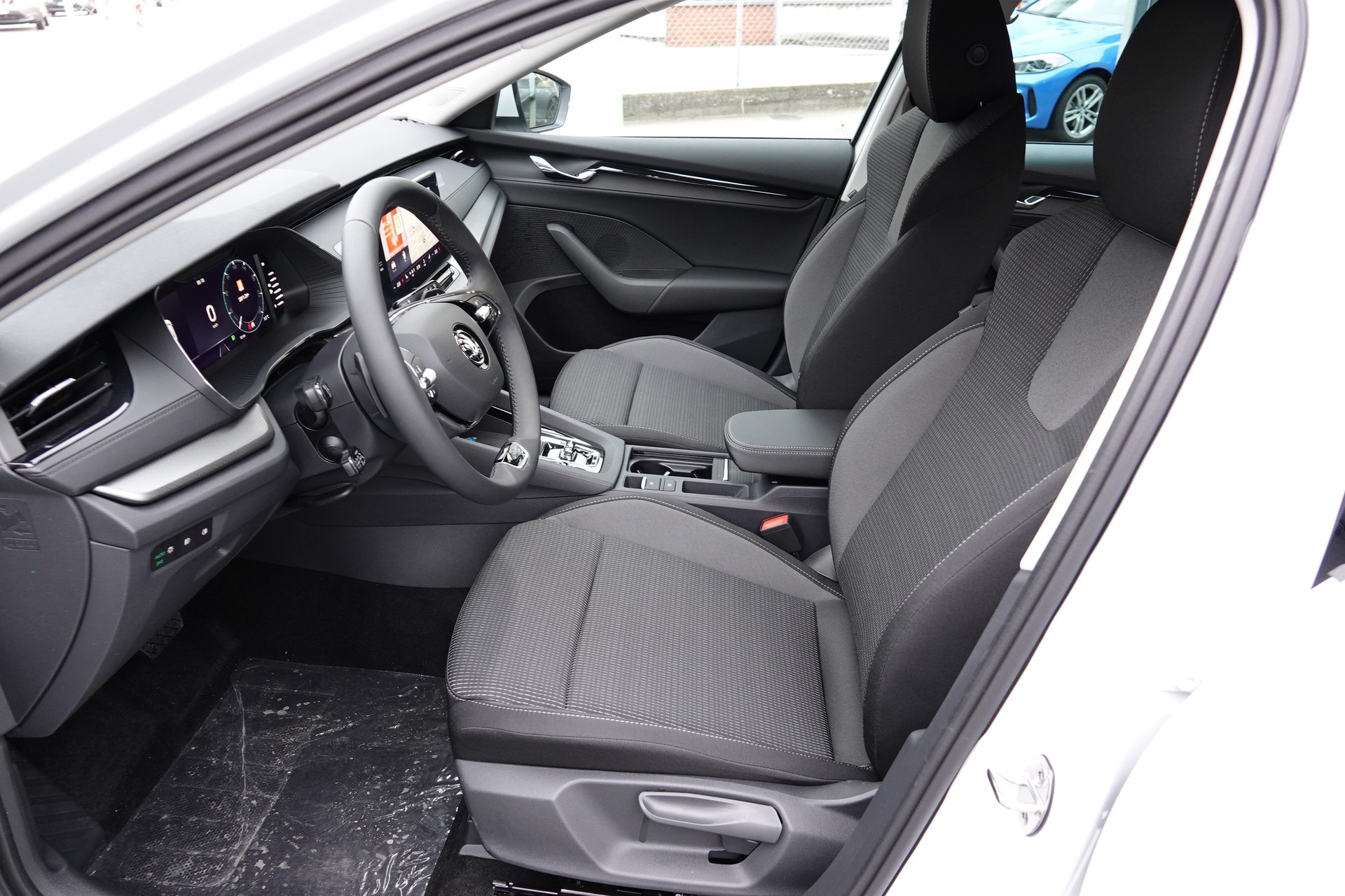 SKODA Octavia 1.0 mHEV Ambition-image-9