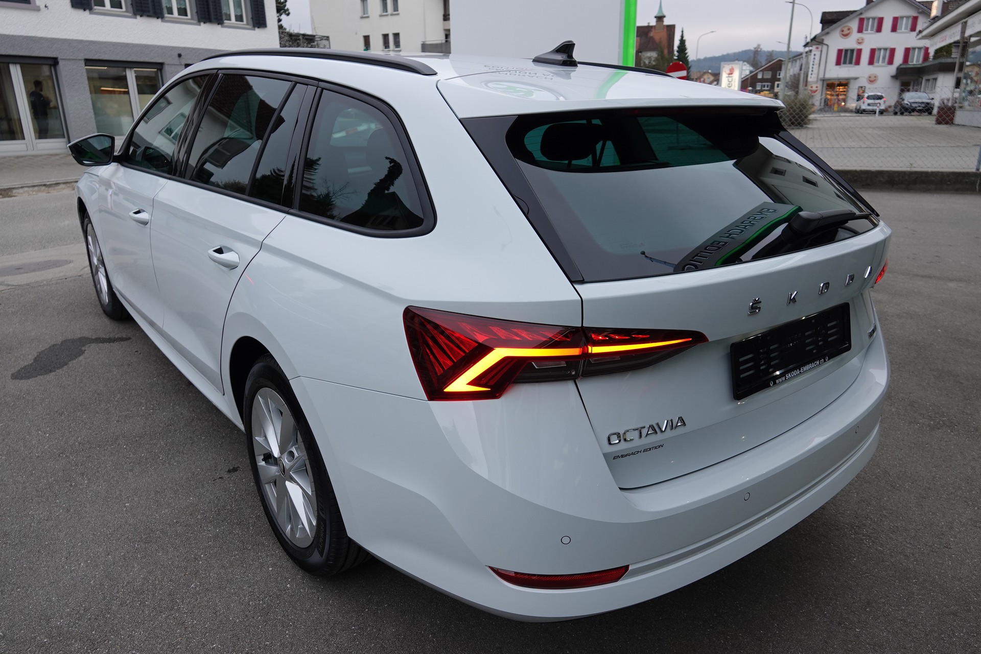 SKODA Octavia 1.0 mHEV Ambition-image-5