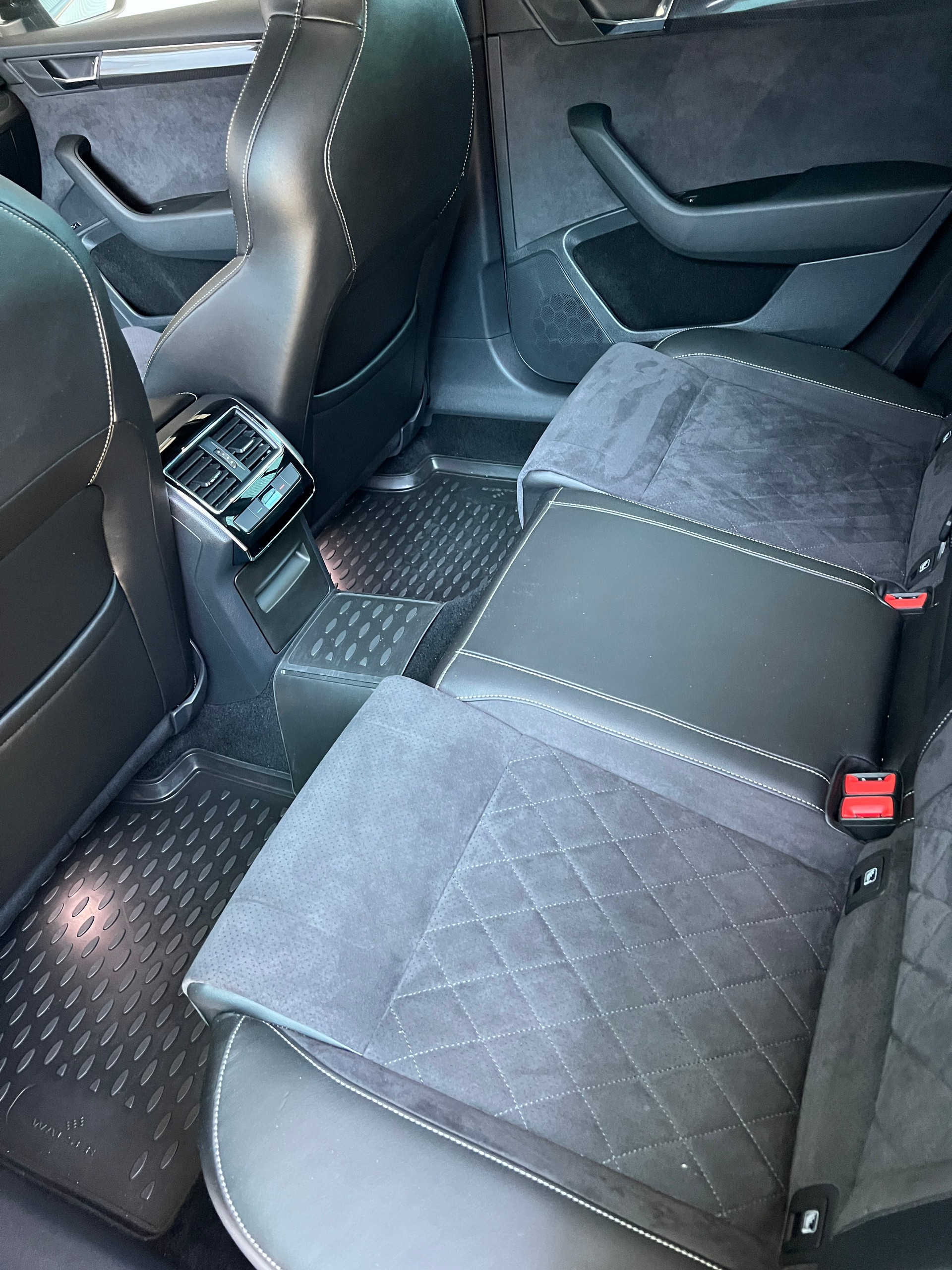 SKODA Superb Combi 2.0 TSI SportLine+ DSG 4x4-image-6