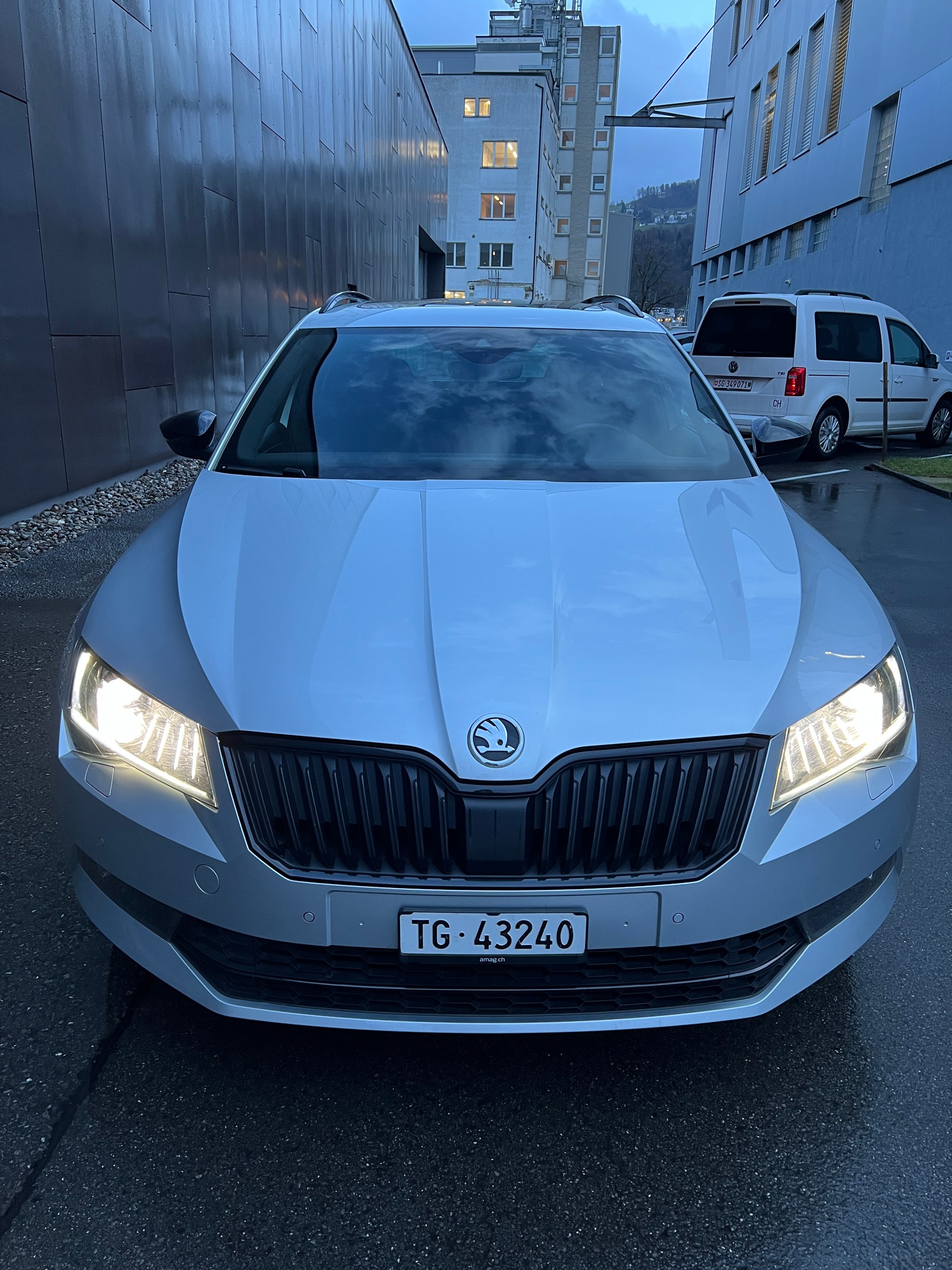 SKODA Superb Combi 2.0 TSI SportLine+ DSG 4x4-image-3