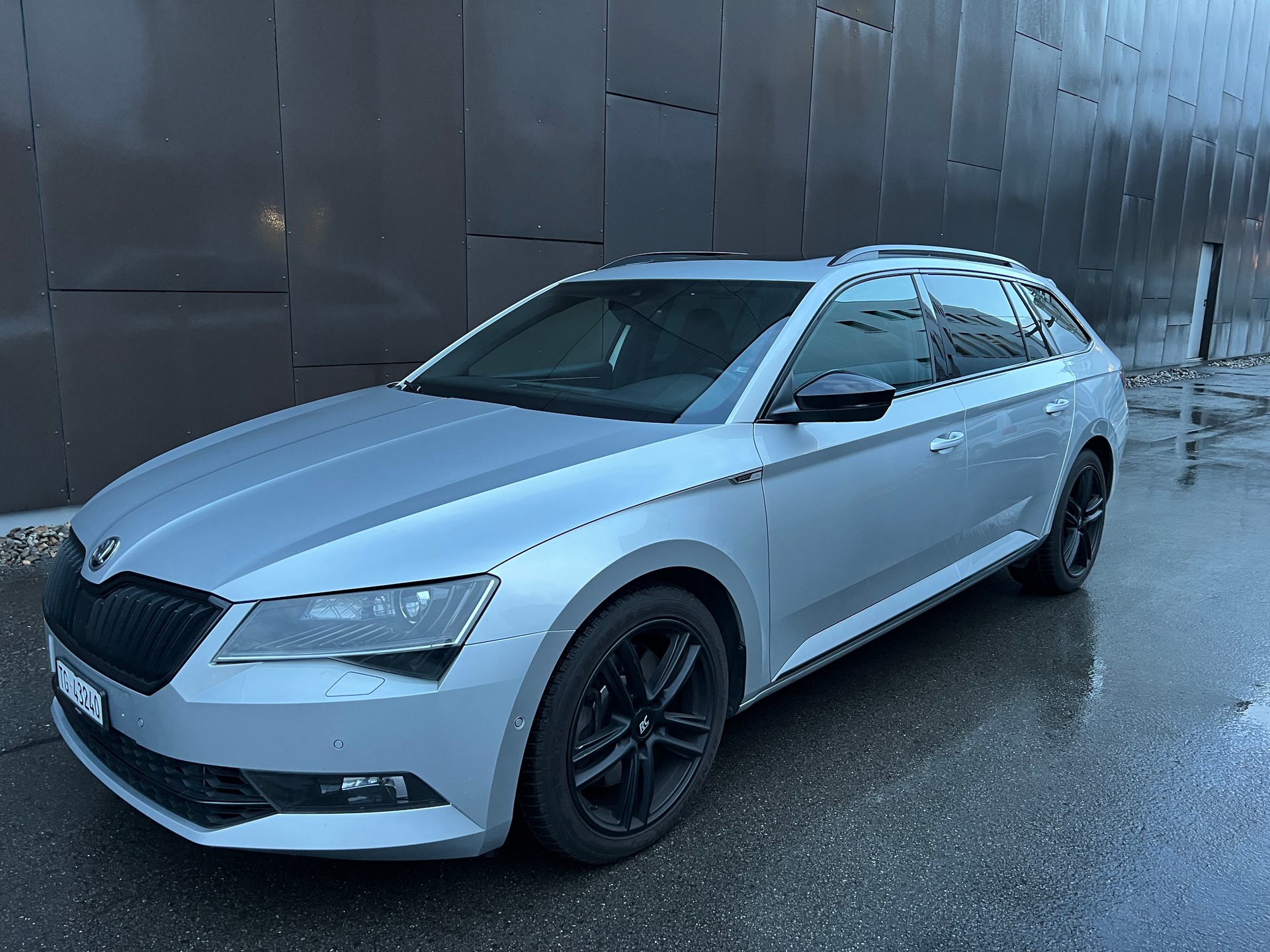 SKODA Superb Combi 2.0 TSI SportLine+ DSG 4x4-image-2