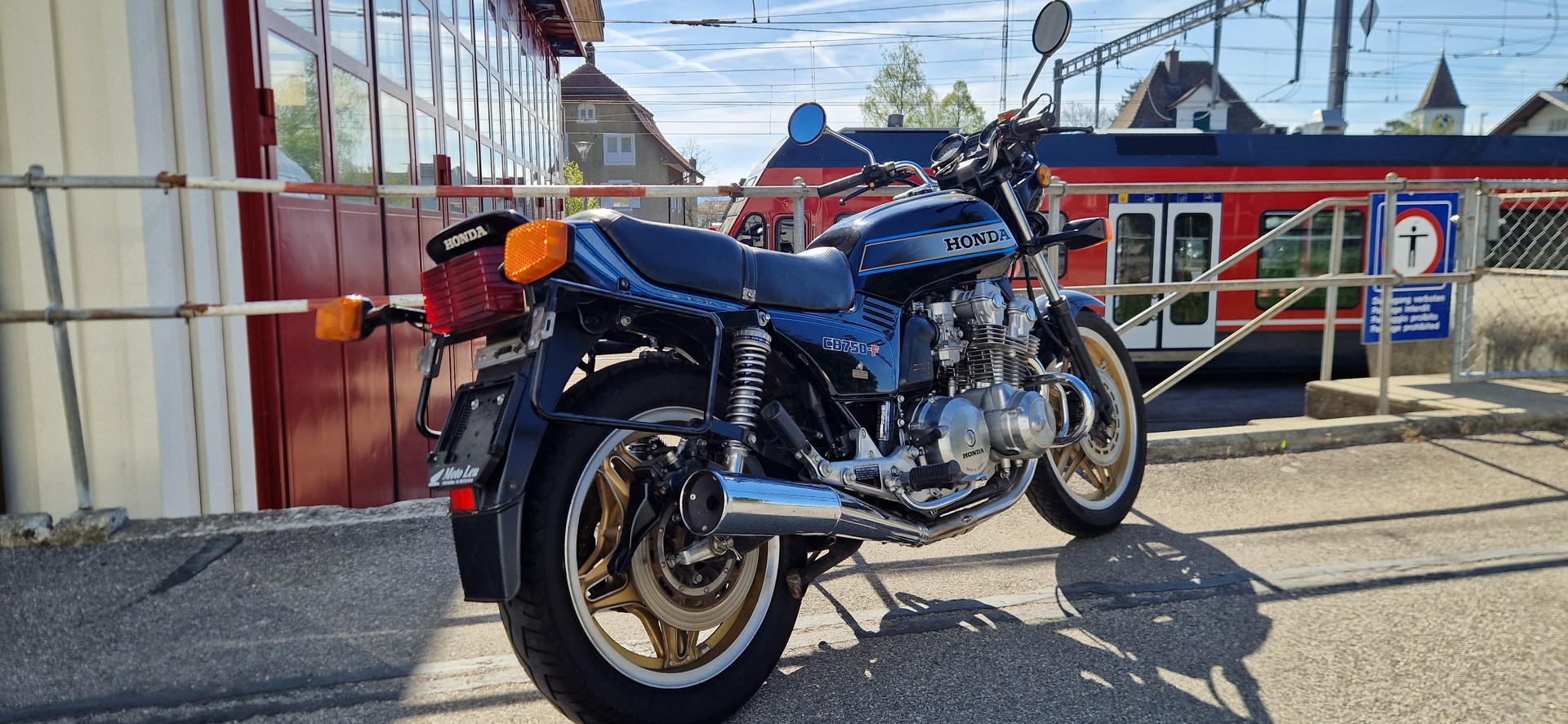 HONDA CB 750 F-showroom-element-2