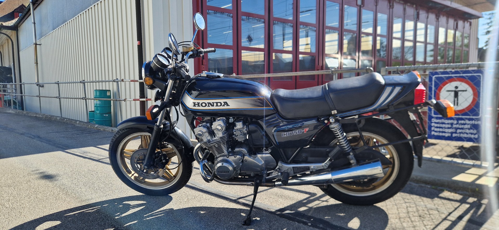 HONDA CB 750 F-showroom-element-3