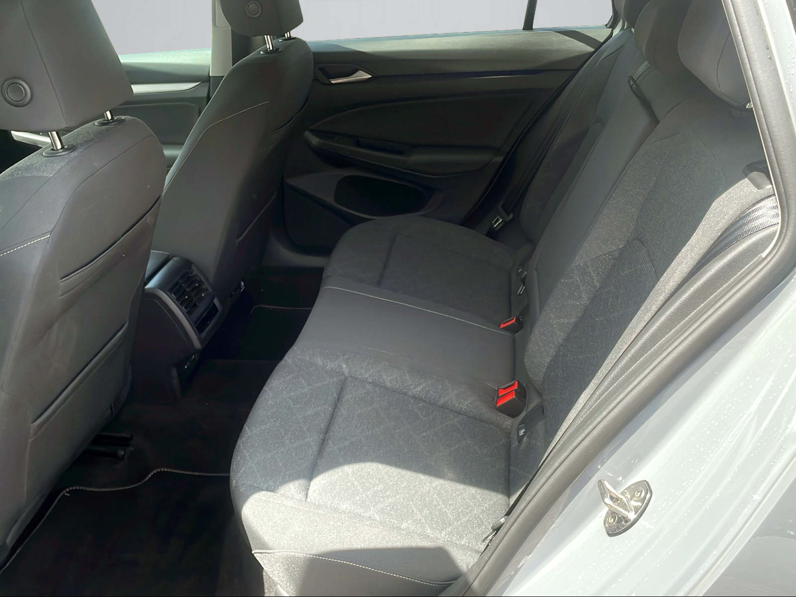 VW Golf Variant 1.0 eTSI mHEV Life DSG-image-5