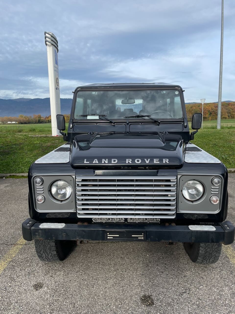 LAND ROVER Defender 110 2.4 Td4 Station Wagon-image-2