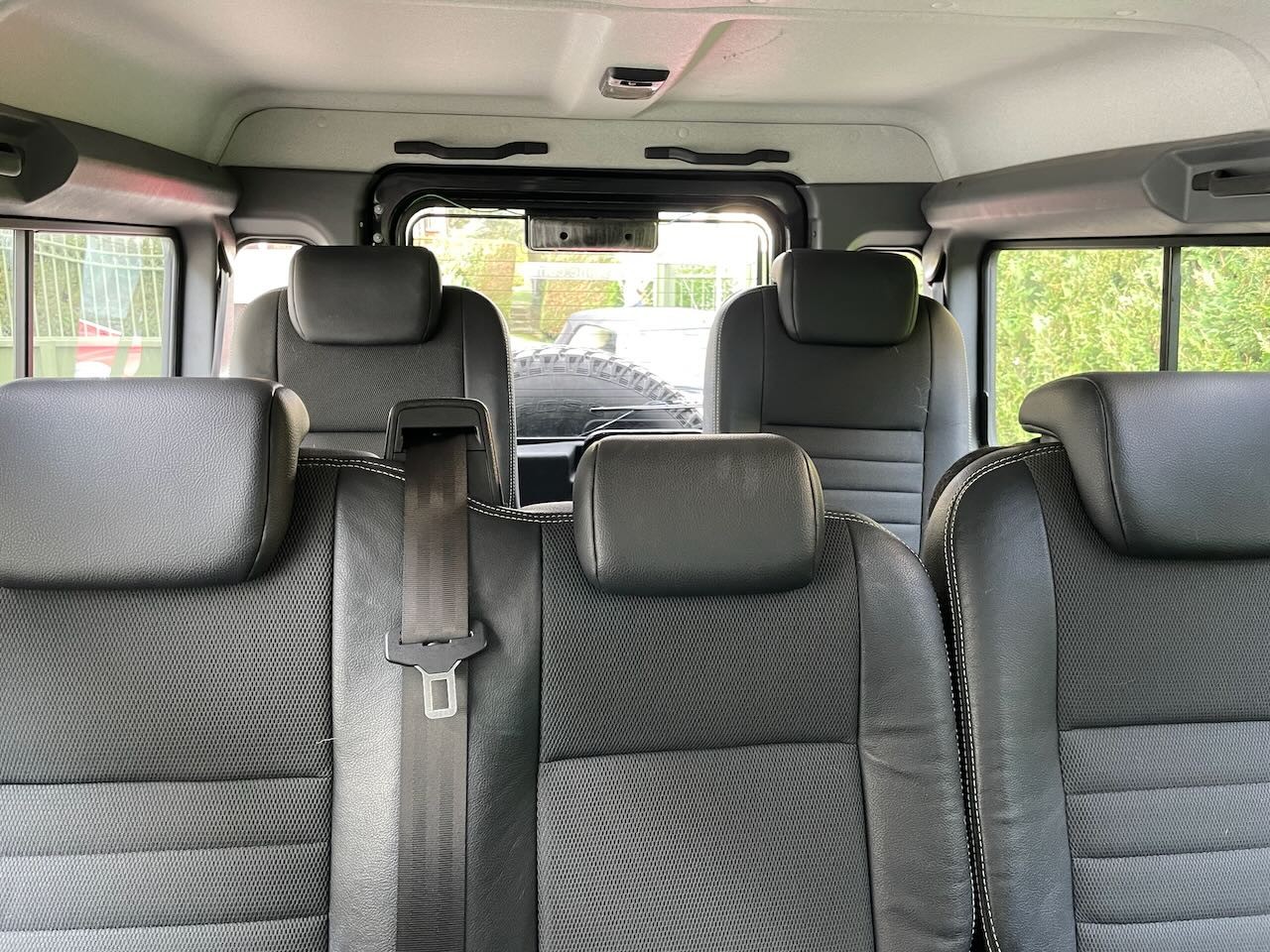 LAND ROVER Defender 110 2.4 Td4 Station Wagon-image-5
