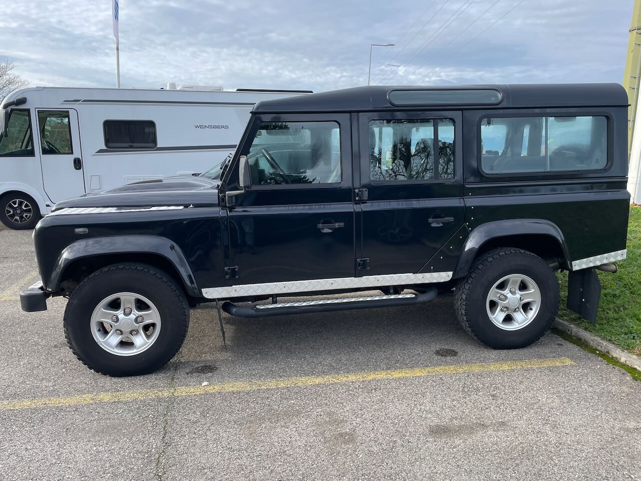 LAND ROVER Defender 110 2.4 Td4 Station Wagon-image-0