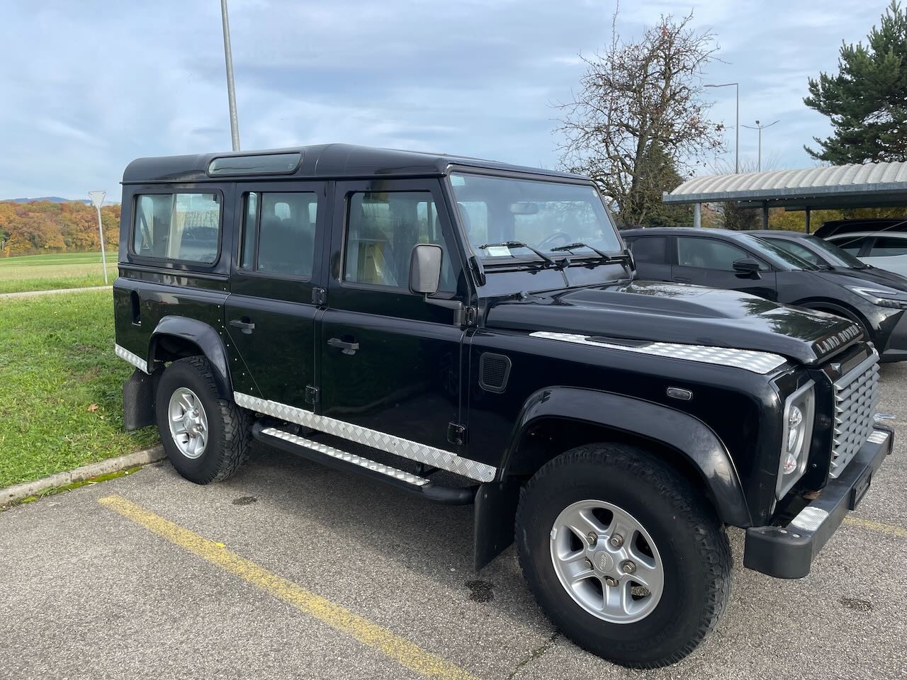 LAND ROVER Defender 110 2.4 Td4 Station Wagon-image-1