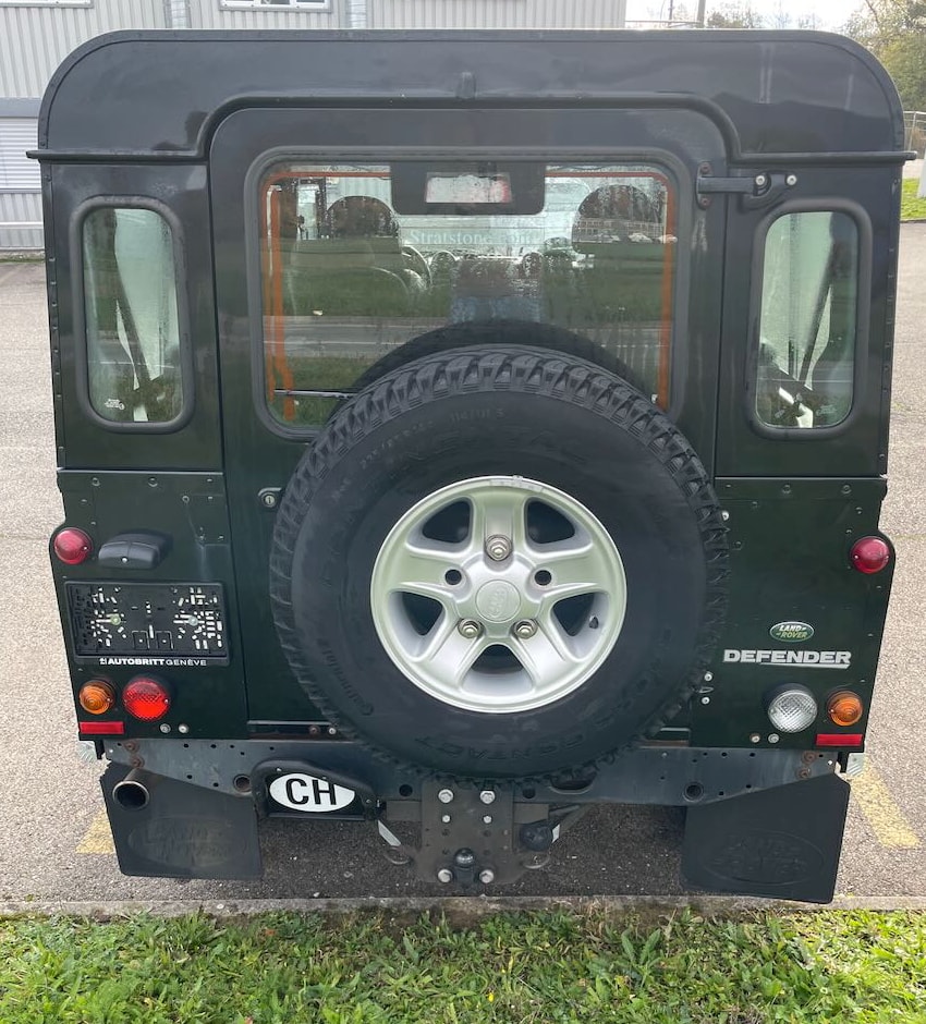 LAND ROVER Defender 110 2.4 Td4 Station Wagon-image-3