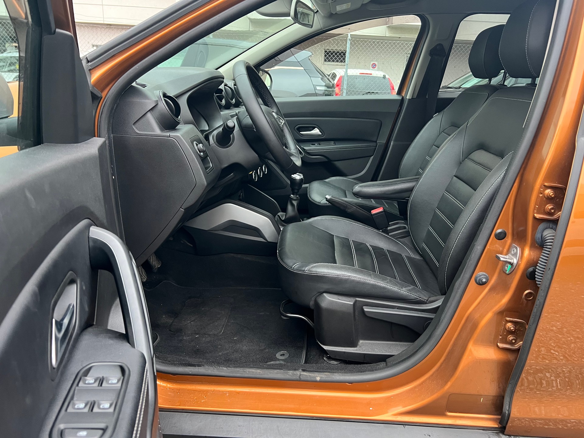 DACIA DUSTER-image-12