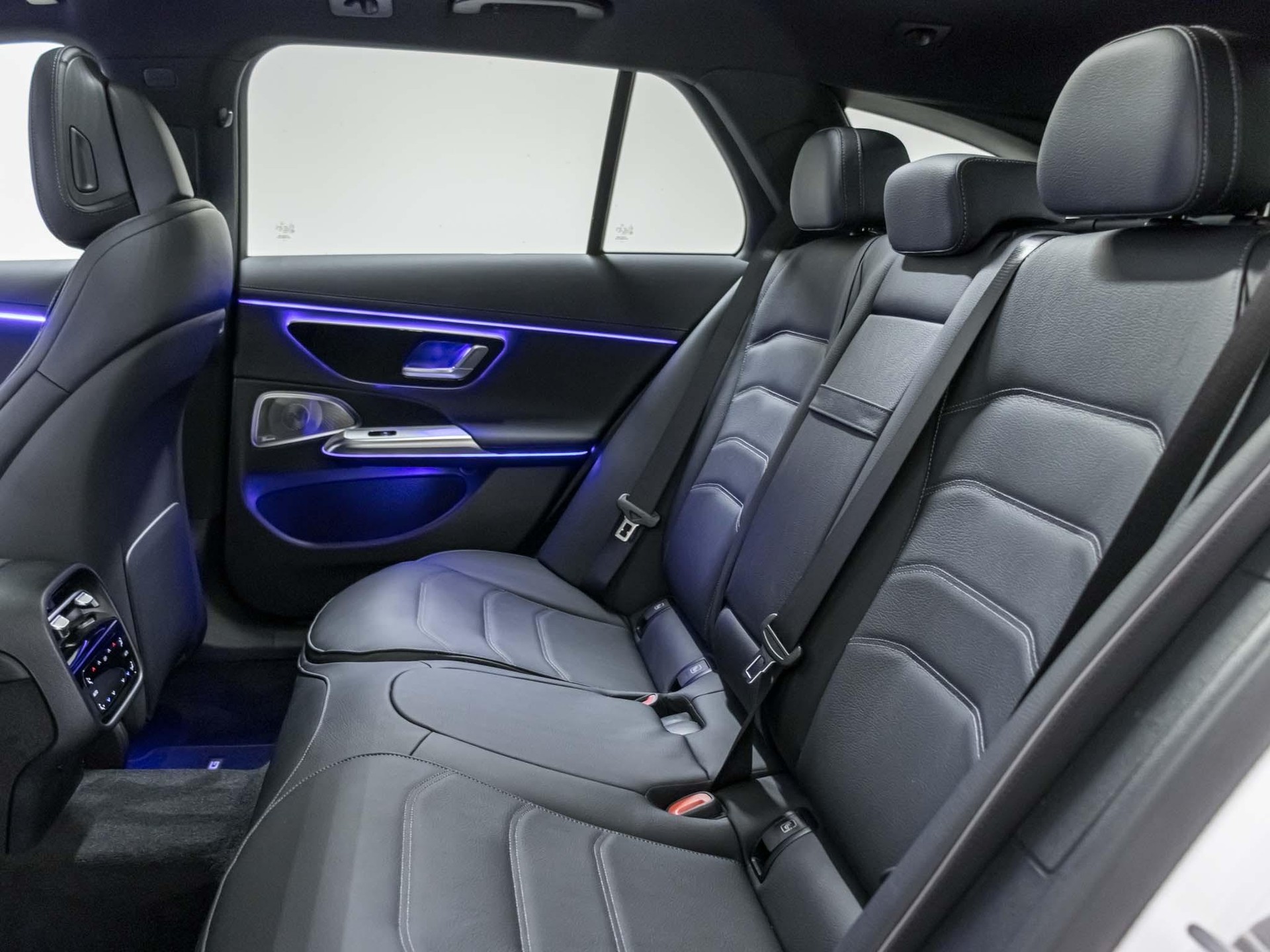 MERCEDES-BENZ E 220 d 4MATIC T-Modell-image-8