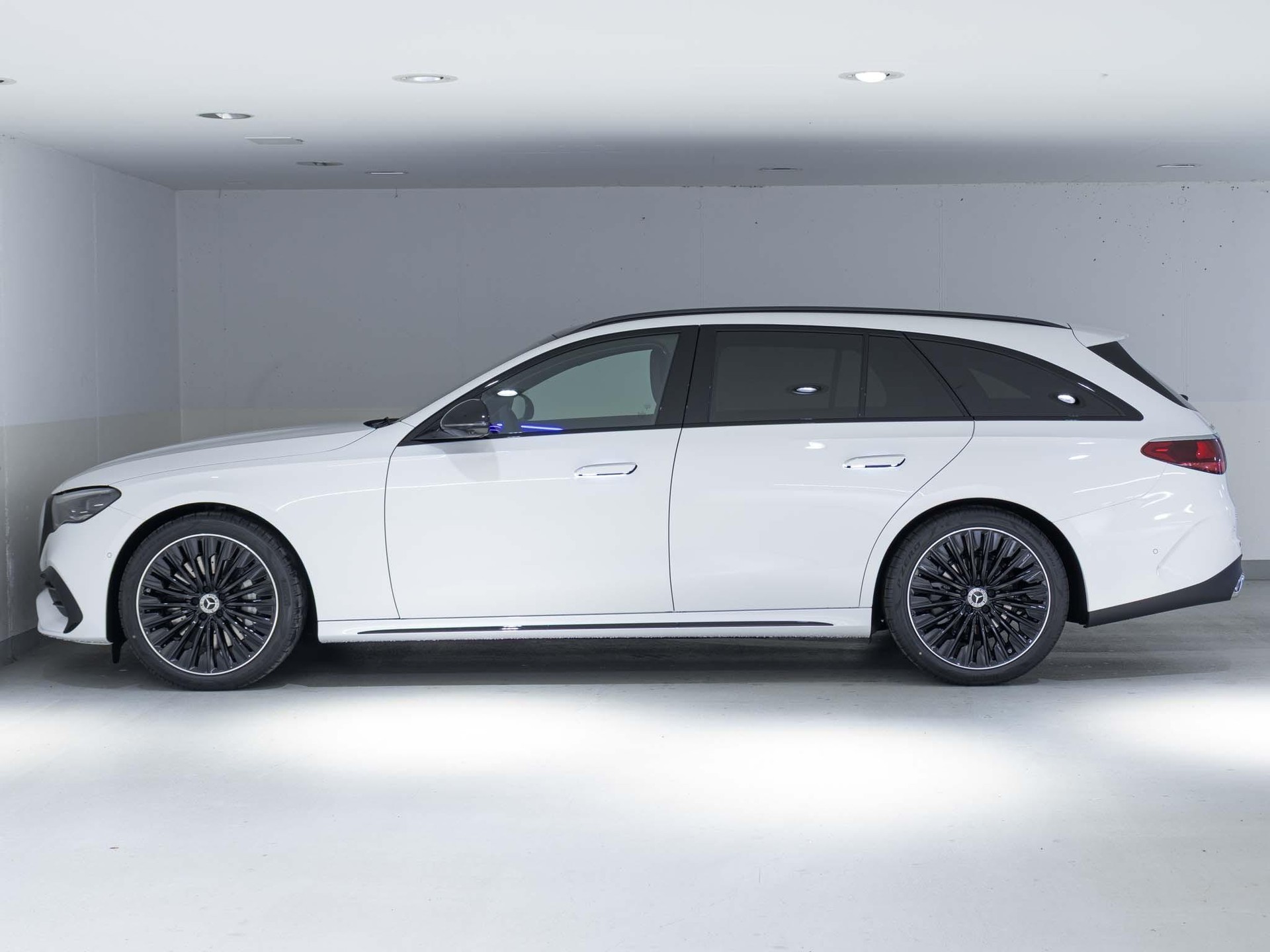 MERCEDES-BENZ E 220 d 4MATIC T-Modell-image-5