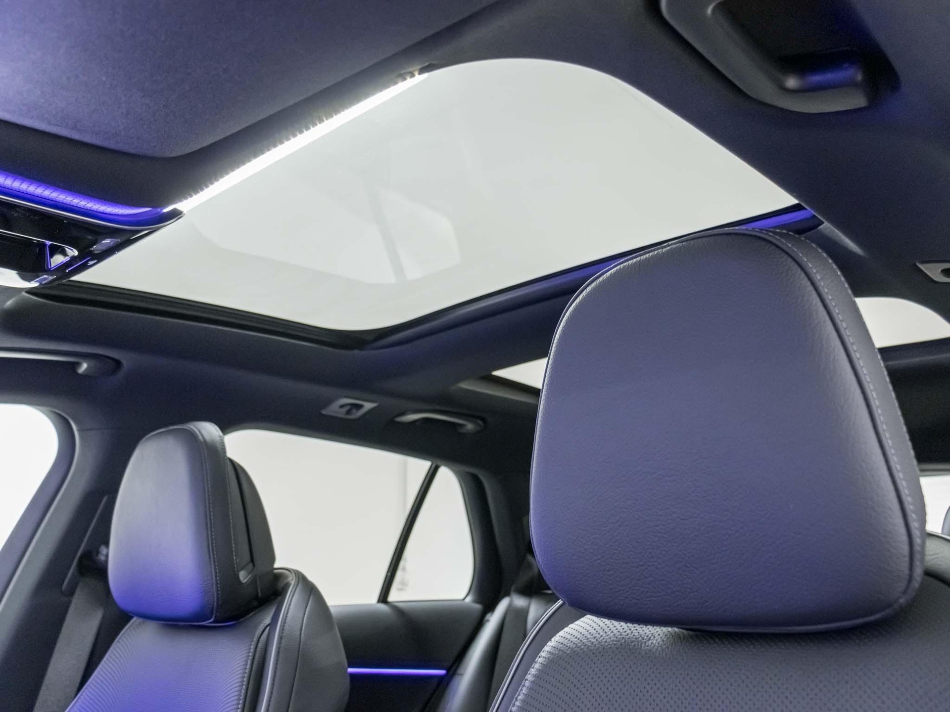 MERCEDES-BENZ E 220 d 4MATIC T-Modell-image-9