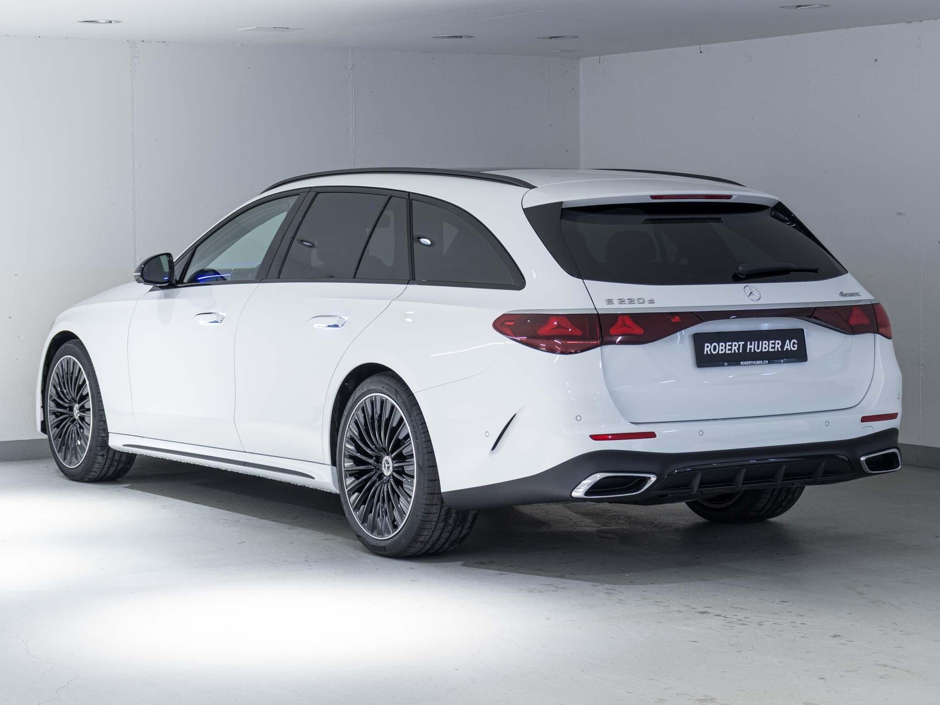 MERCEDES-BENZ E 220 d 4MATIC T-Modell-image-4
