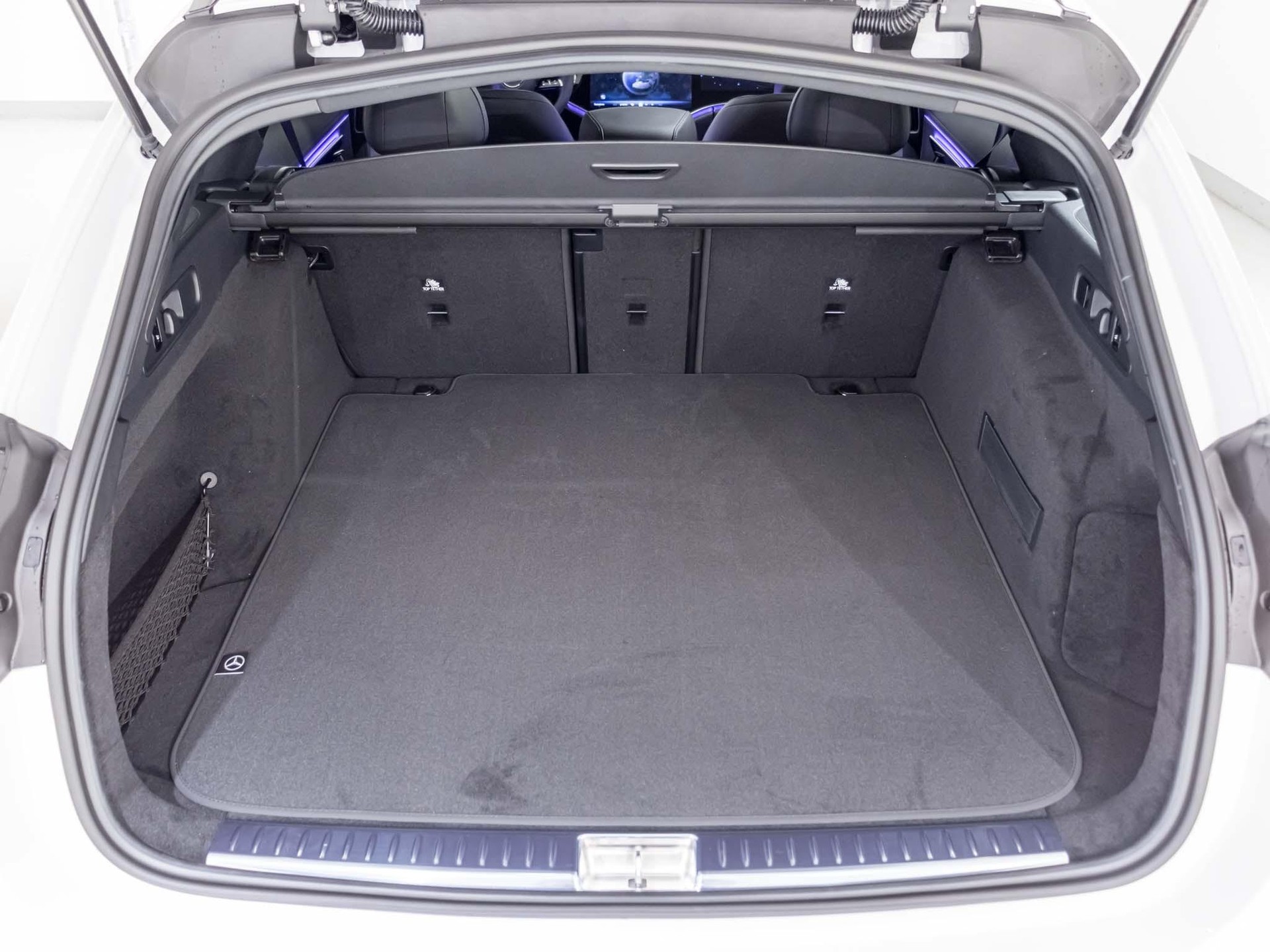 MERCEDES-BENZ E 220 d 4MATIC T-Modell-image-13