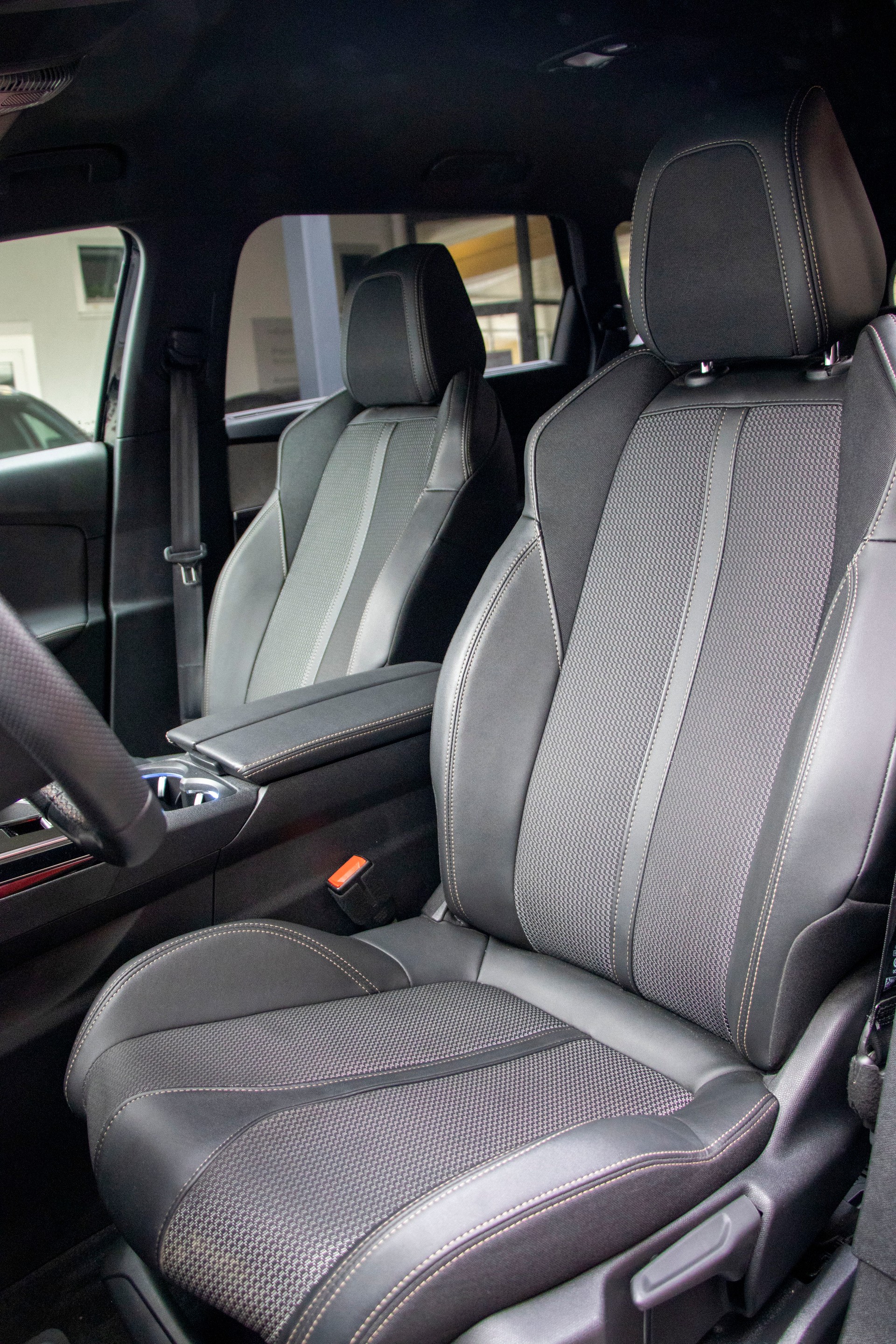 PEUGEOT 3008 1.2 PureTech GT EAT8-image-4