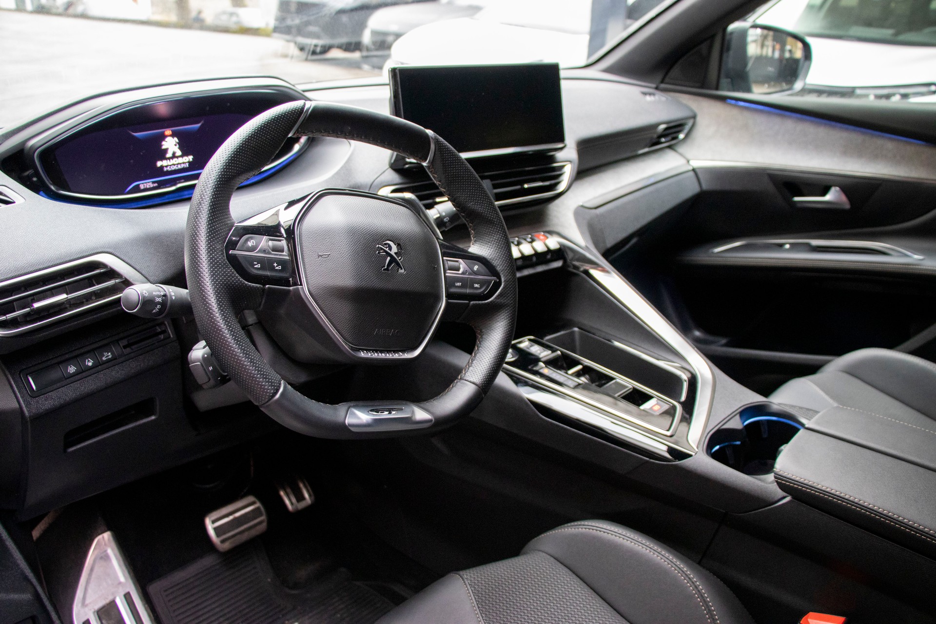 PEUGEOT 3008 1.2 PureTech GT EAT8-image-5