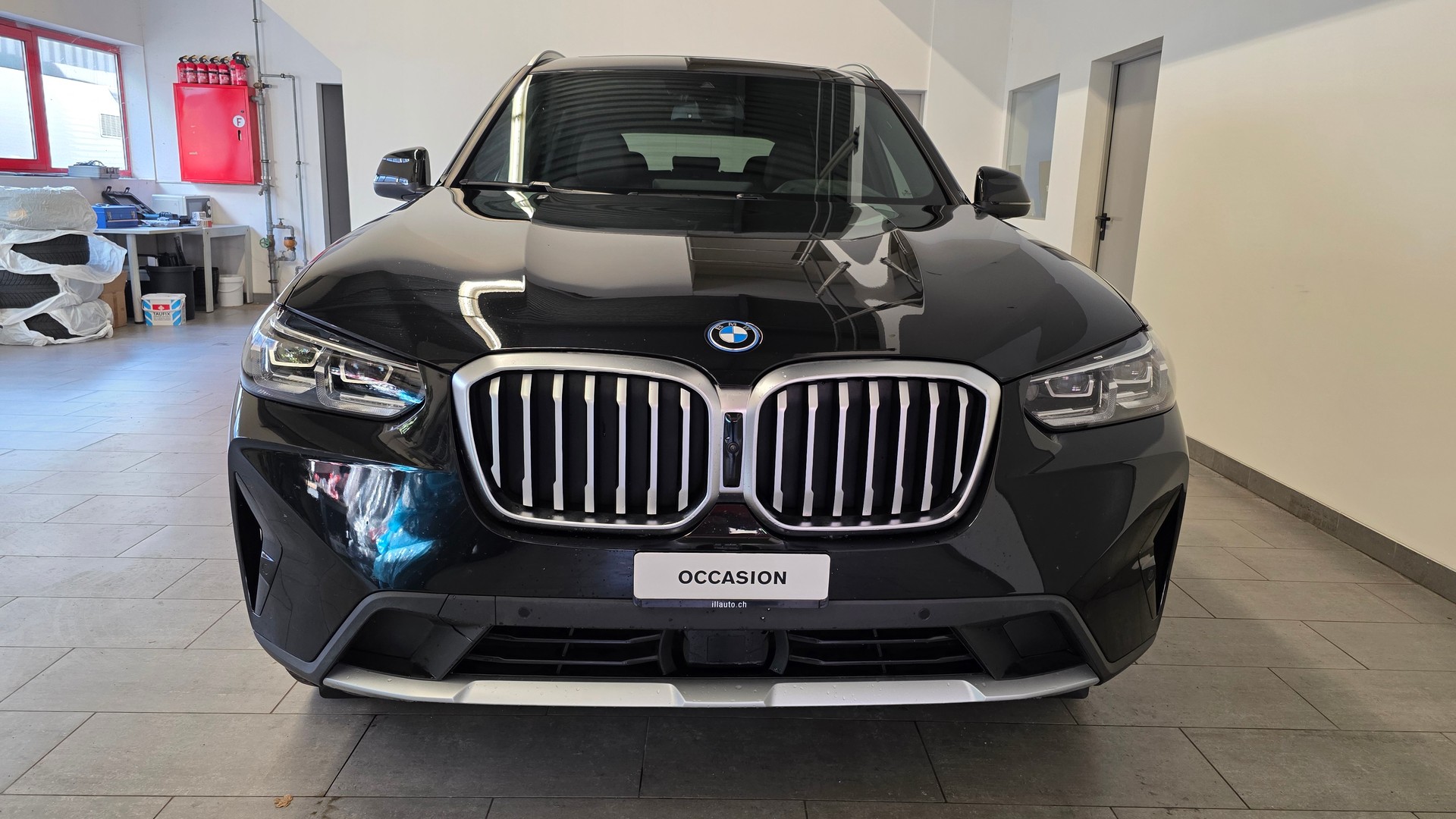 BMW X3 xDrive 30e-showroom-element-1