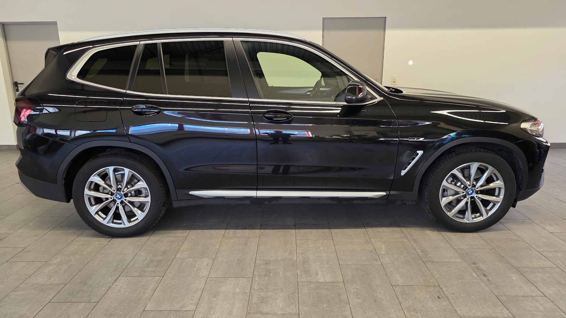 BMW X3 xDrive 30e-showroom-element-2